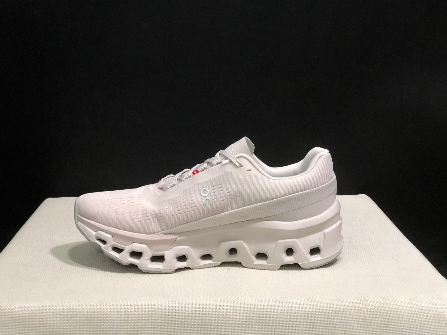 On Running Cloudmonster 2 Shock-Absorbing And Breathable Running Shoes Light Beige