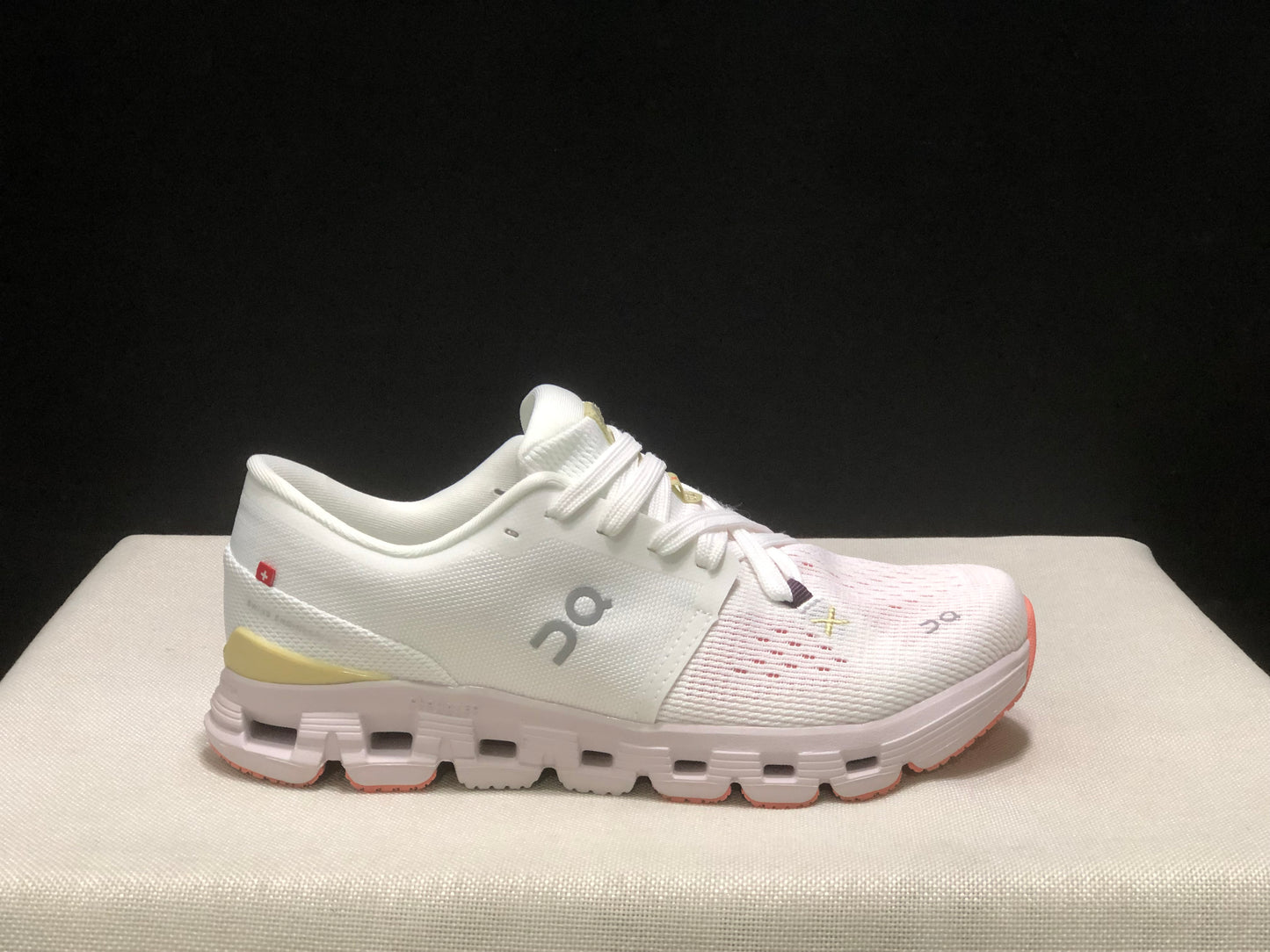On Running Cloud X4 Comfortable Running Shoes White/Milk Powder Color