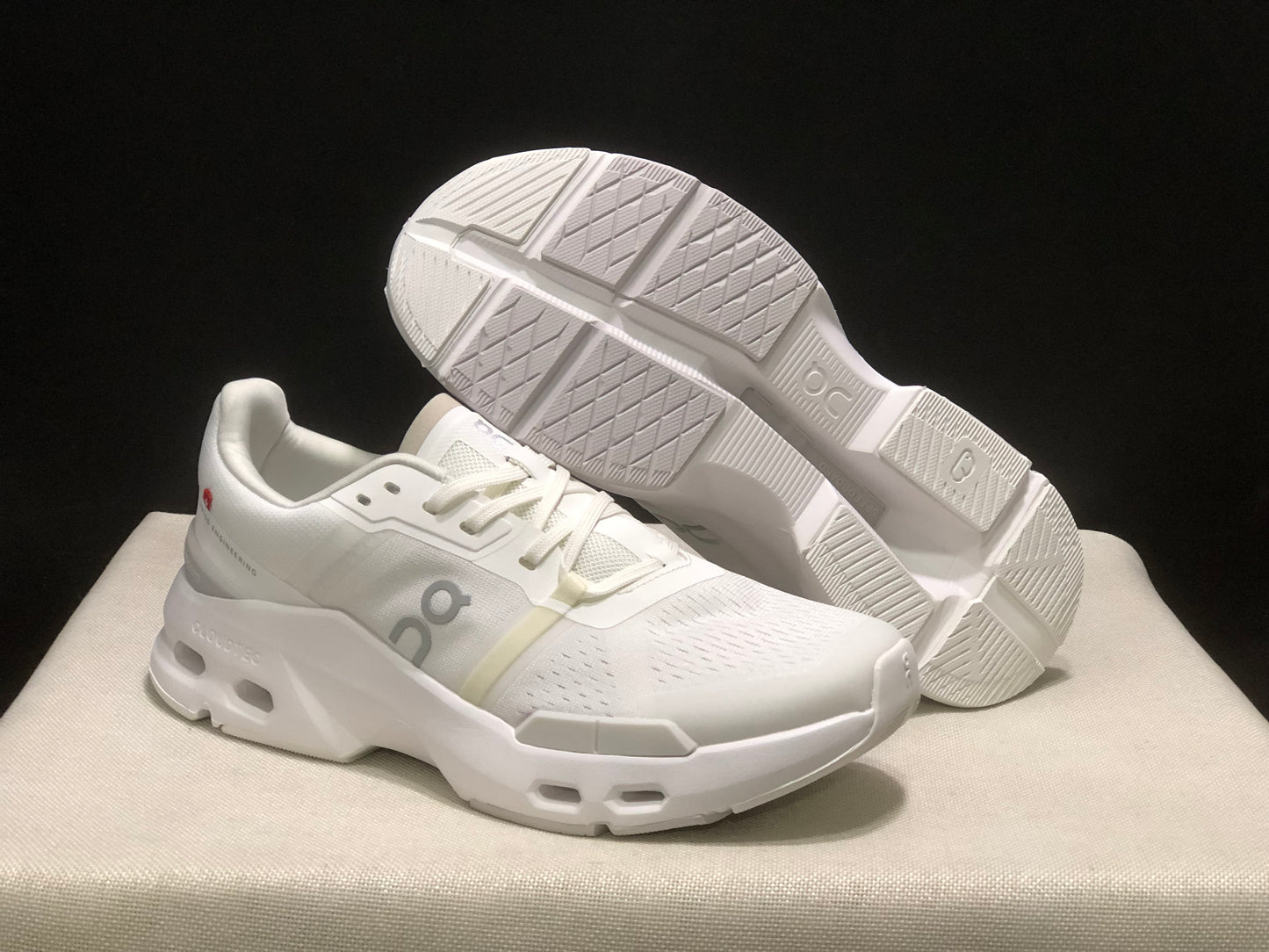 On Running Cloudpulse Comfortable Running Shoes White