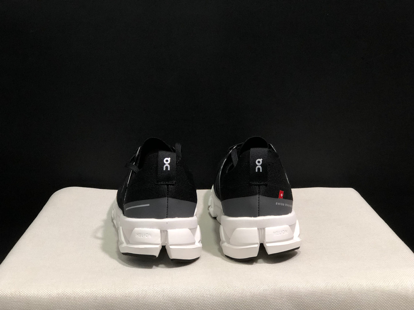 On Running Cloudswift 3 Trendy And Comfortable Black Running Shoes