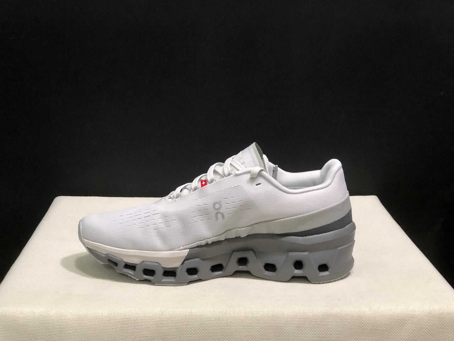 On Running Cloudmonster 2 Shock-Absorbing And Breathable Running Shoes Light Grey
