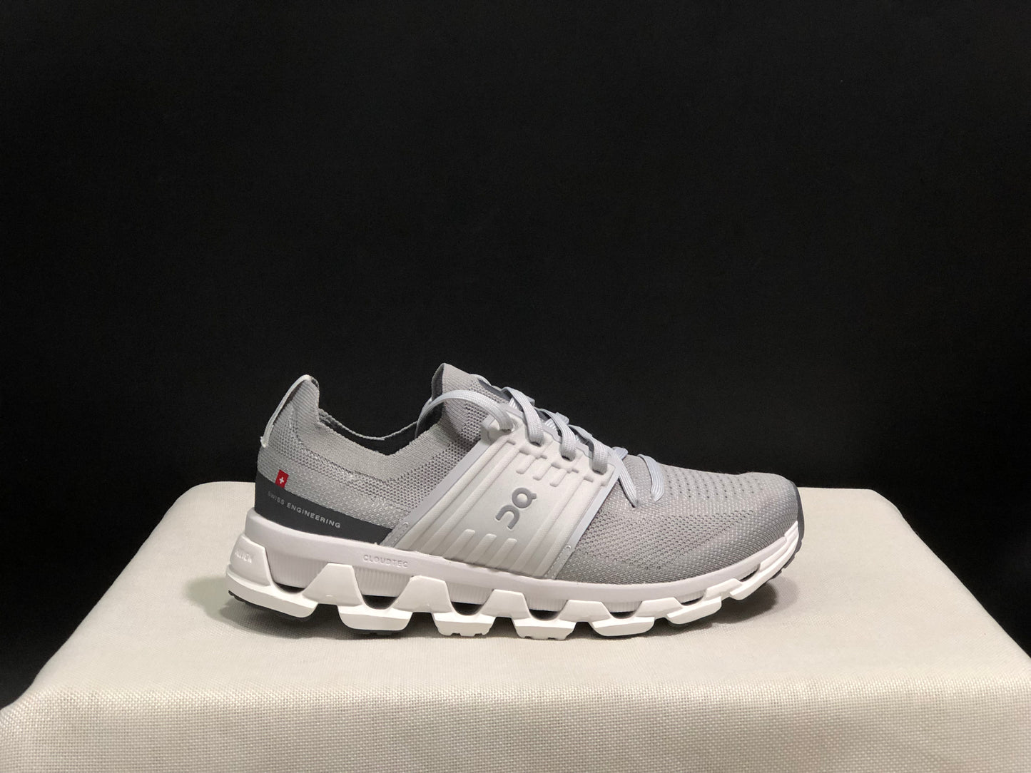 On Running Cloudswift 3 Trendy And Comfortable Running Shoes Alloy/Glacier