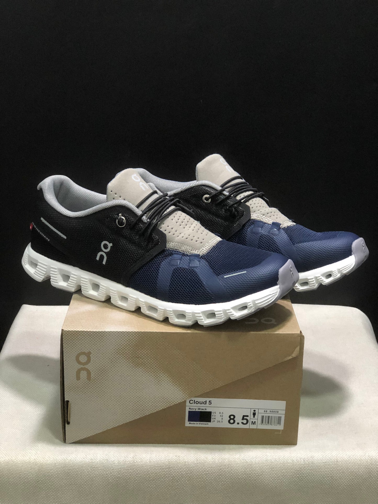 On Running Cloud 5 Lightweight Running Shoes Navy/Black
