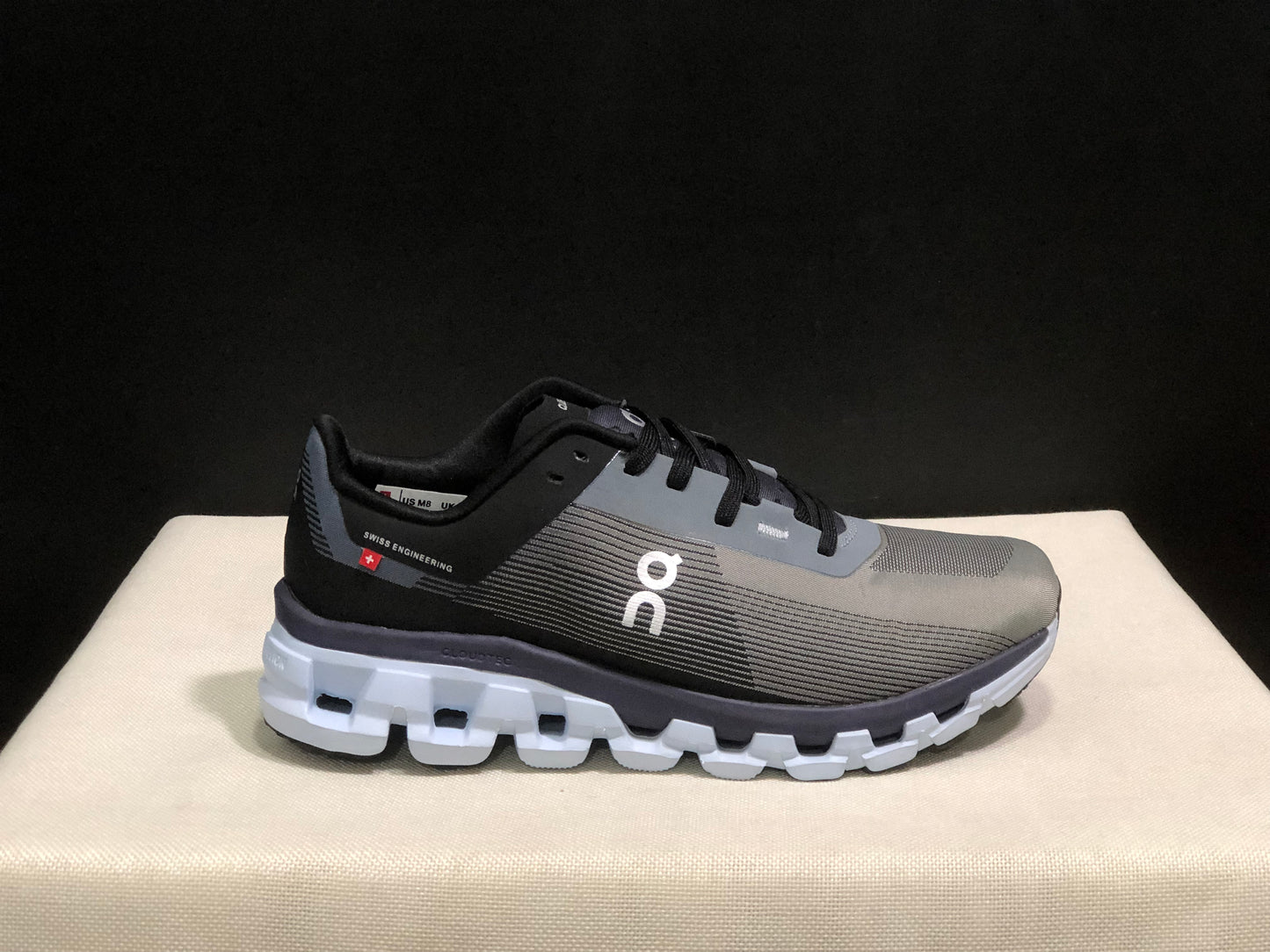 On Running Cloudflow 4 Shock-Absorbing And Wear-Resistant Running Shoes Pearl/Black