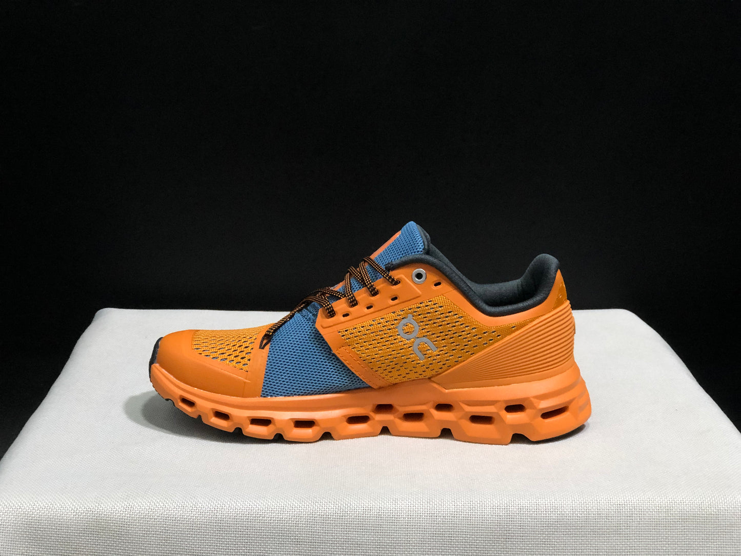On Running Cloudstratus Shock-Absorbing And Breathable Running Shoes Orange/Blue