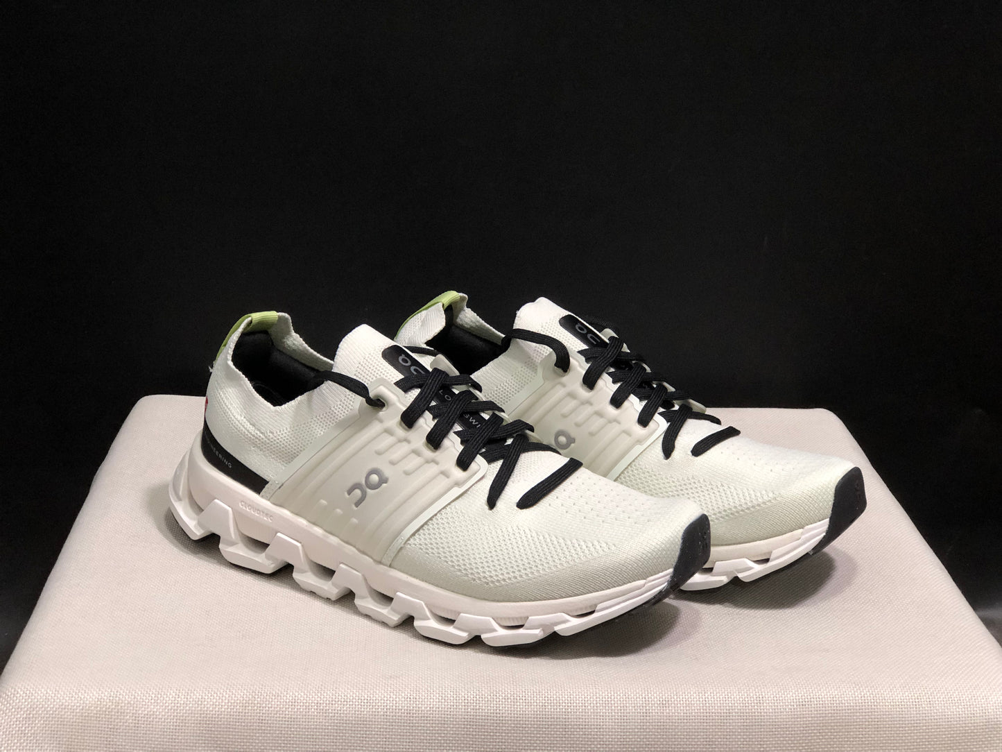 On Running Cloudswift 3 Trendy And Comfortable Running Shoes Black/Ivory