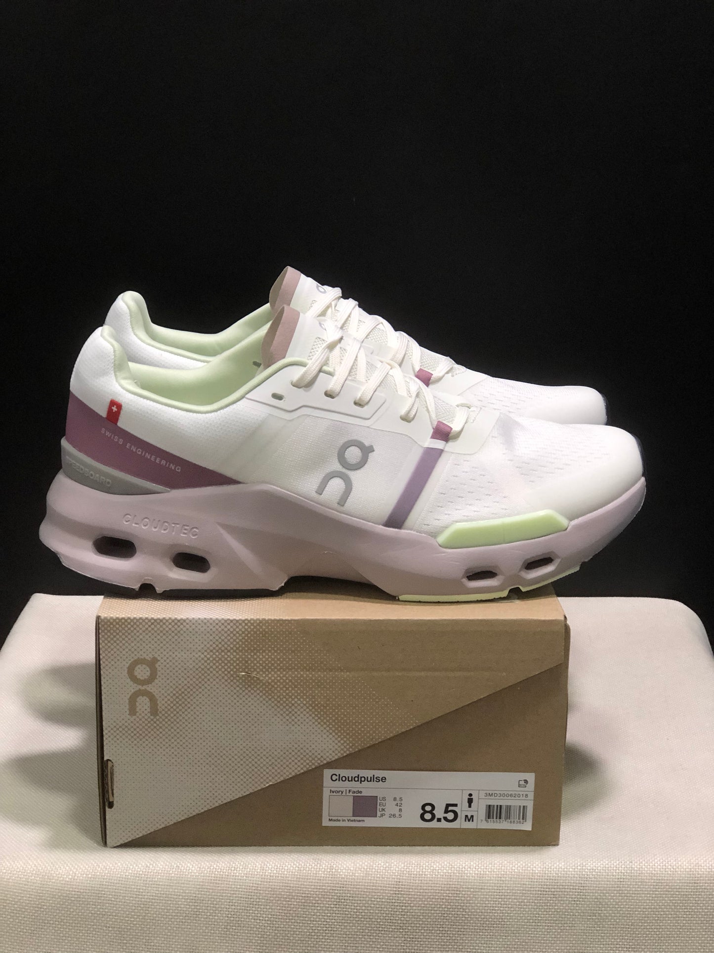 On Running Cloudpulse Comfortable Running Shoes Ivory/Fade