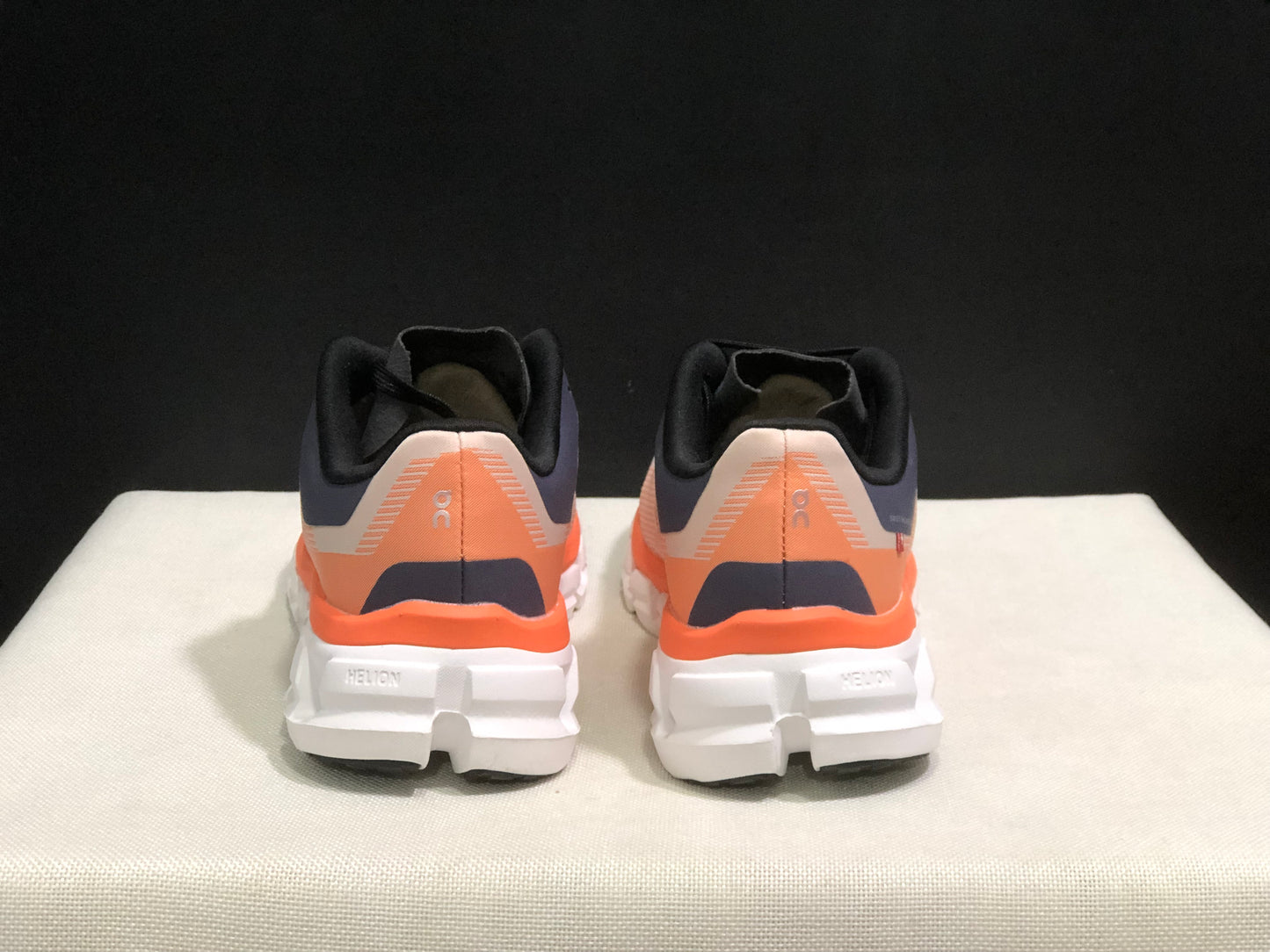 On Running Cloudflow 4 Shock-Absorbing And Wear-Resistant Running Shoes Quartz/Flame
