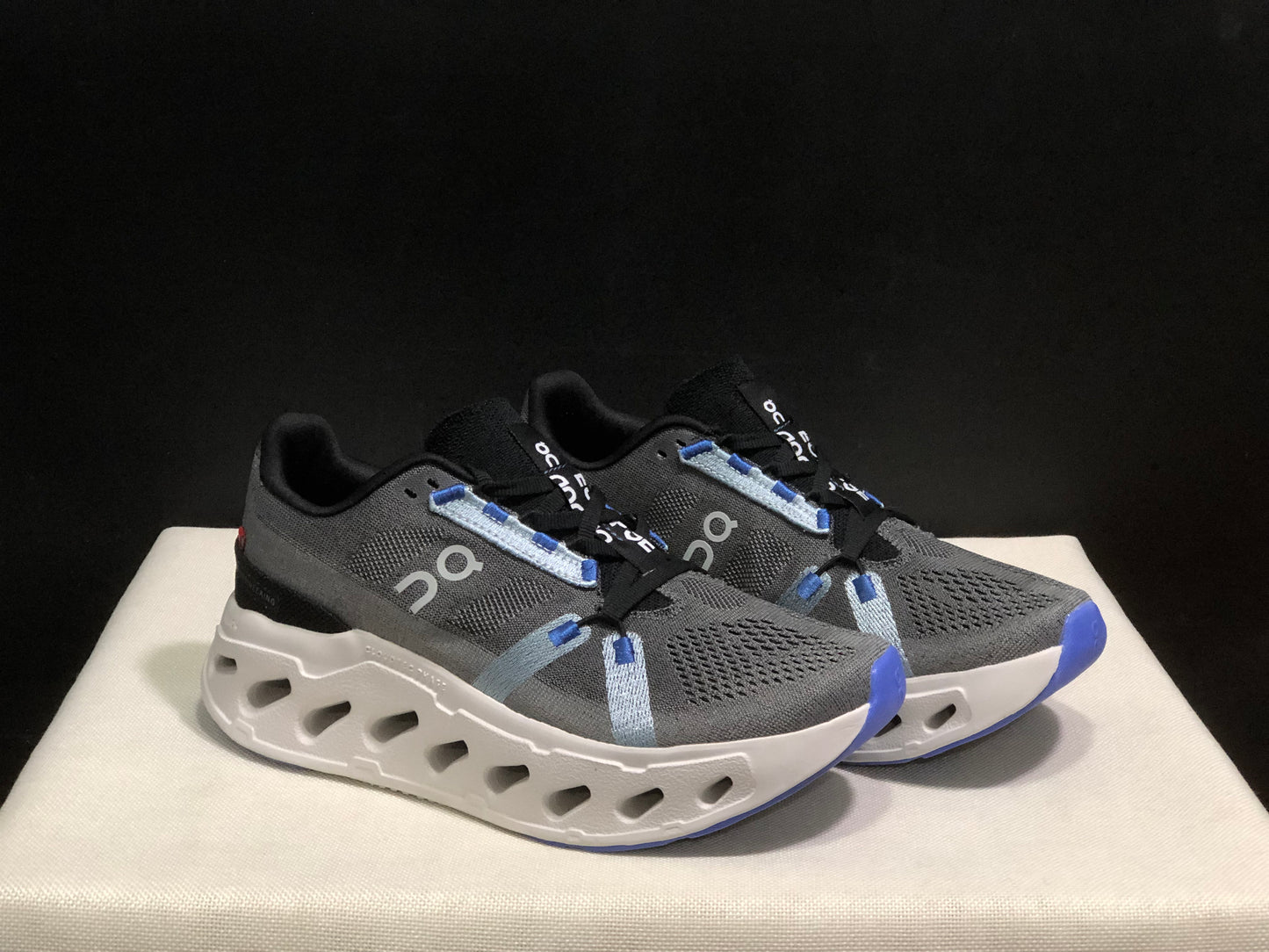 On Running Cloudeclipse Soft And Comfortable Running Shoes Frost/Dark Grey