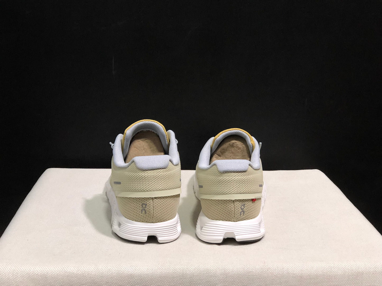 On Running Cloud 5 Lightweight Running Shoes Haze/Sand