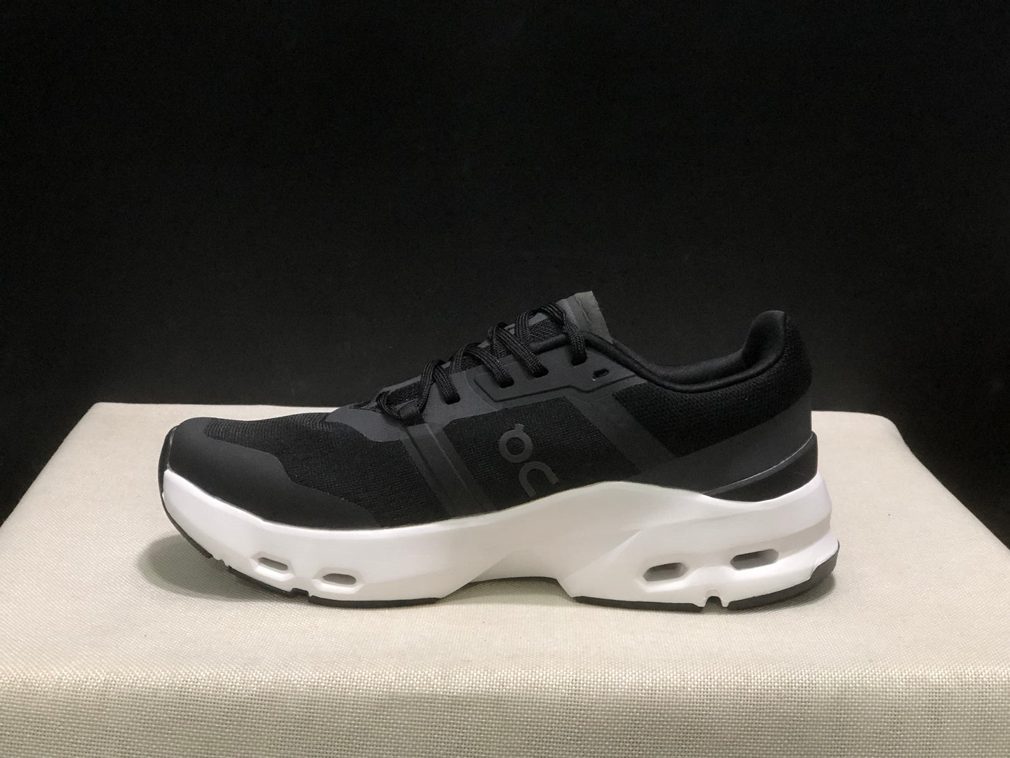 On Running Cloudpulse Comfortable Running Shoes Black/White