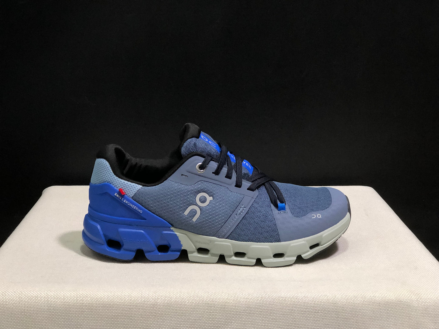 On Running Cloudflow 4 Shock-Absorbing And Wear-Resistant Running Shoes Metal/Lapis