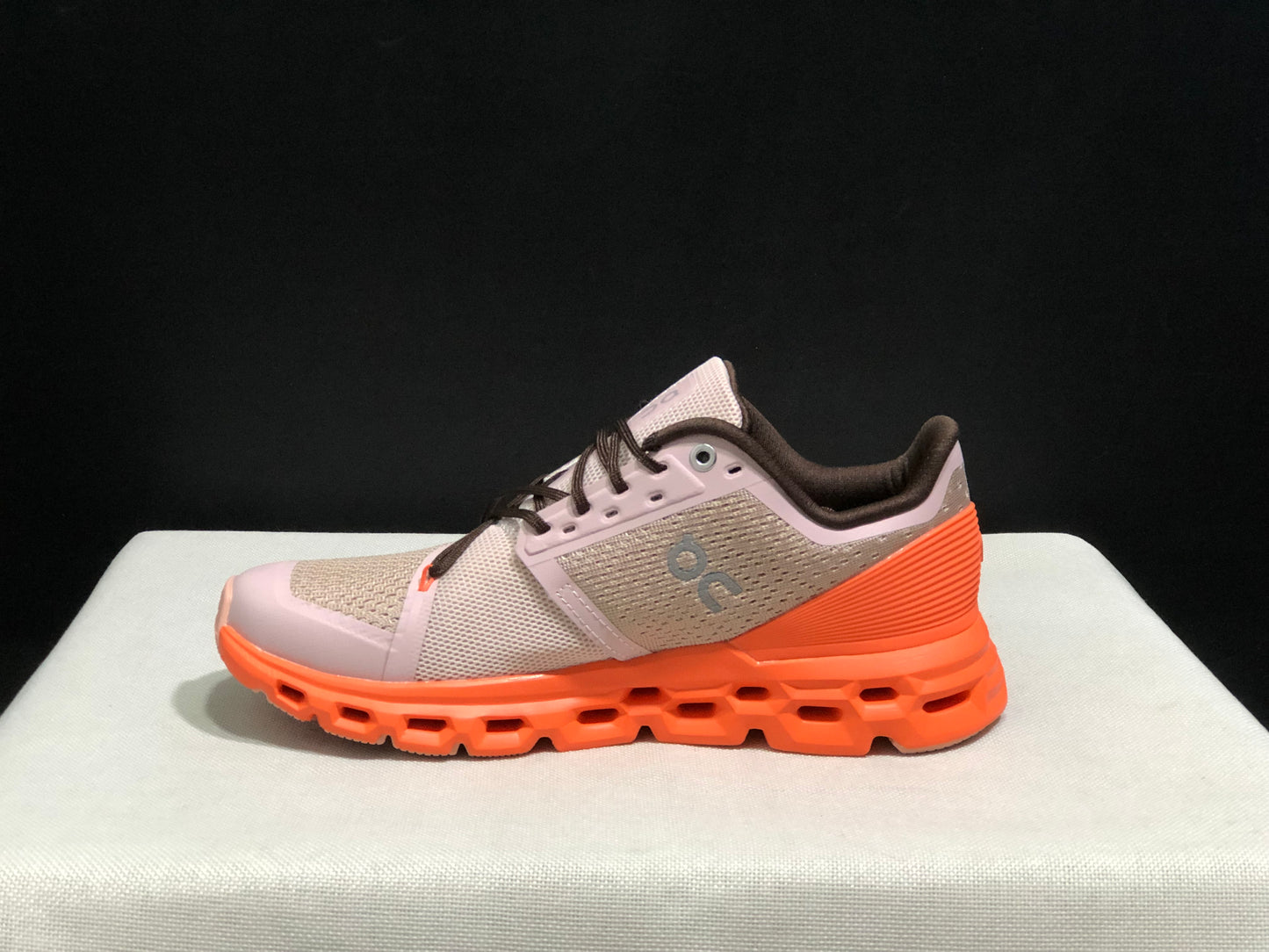On Running Cloudstratus Shock-Absorbing And Breathable Running Shoes Reddish Brown