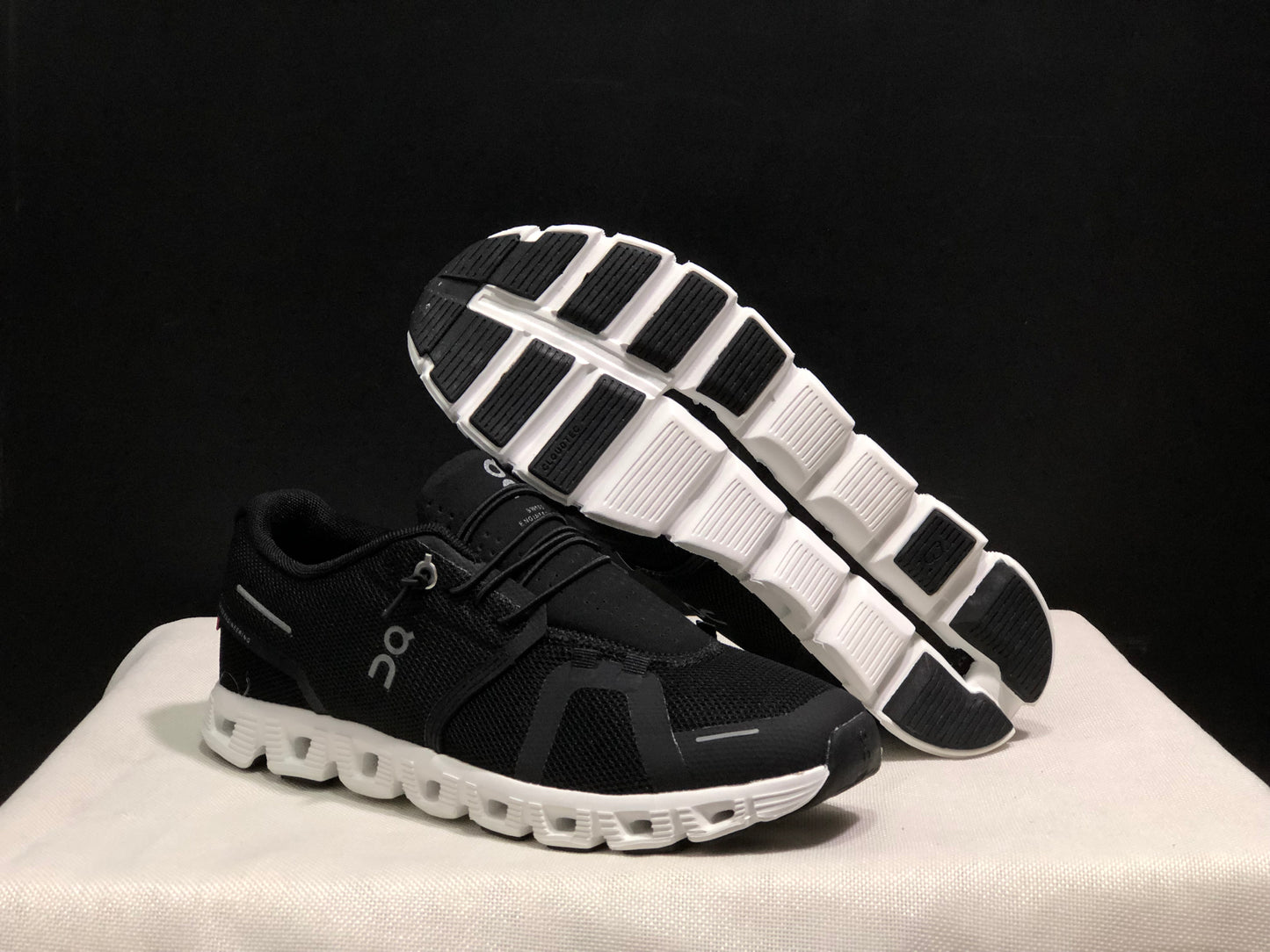 On Running Cloud 5 Lightweight Running Shoes Black/White