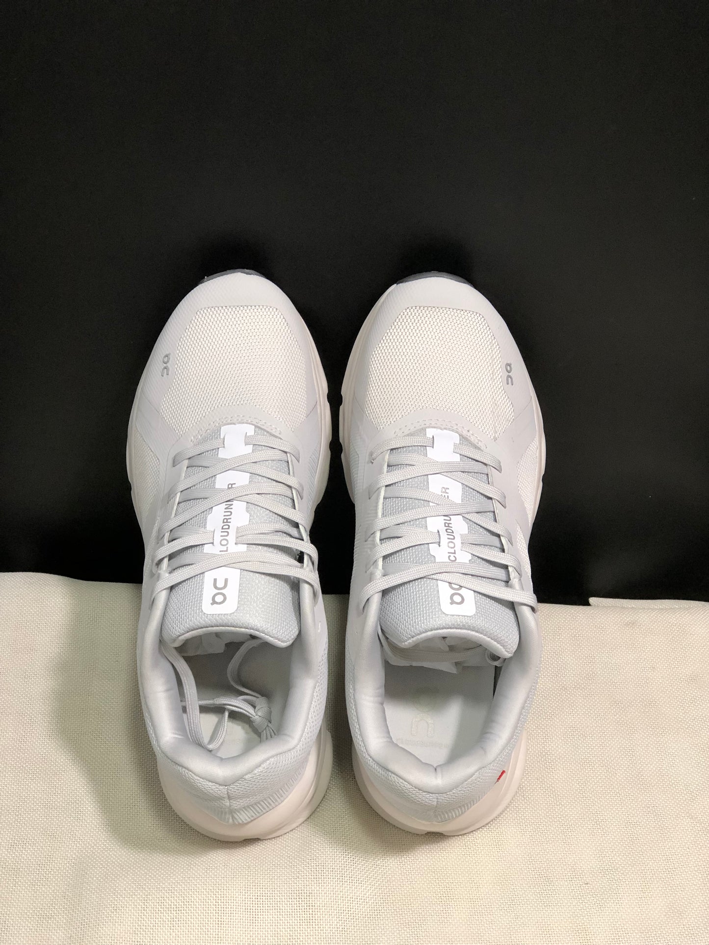 On Running Cloudrunner Anti-Slip Sports Running Shoes White/Frost