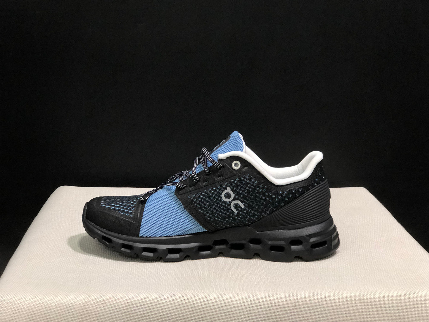 On Running Cloudstratus Shock-Absorbing And Breathable Running Shoes Black/Blue