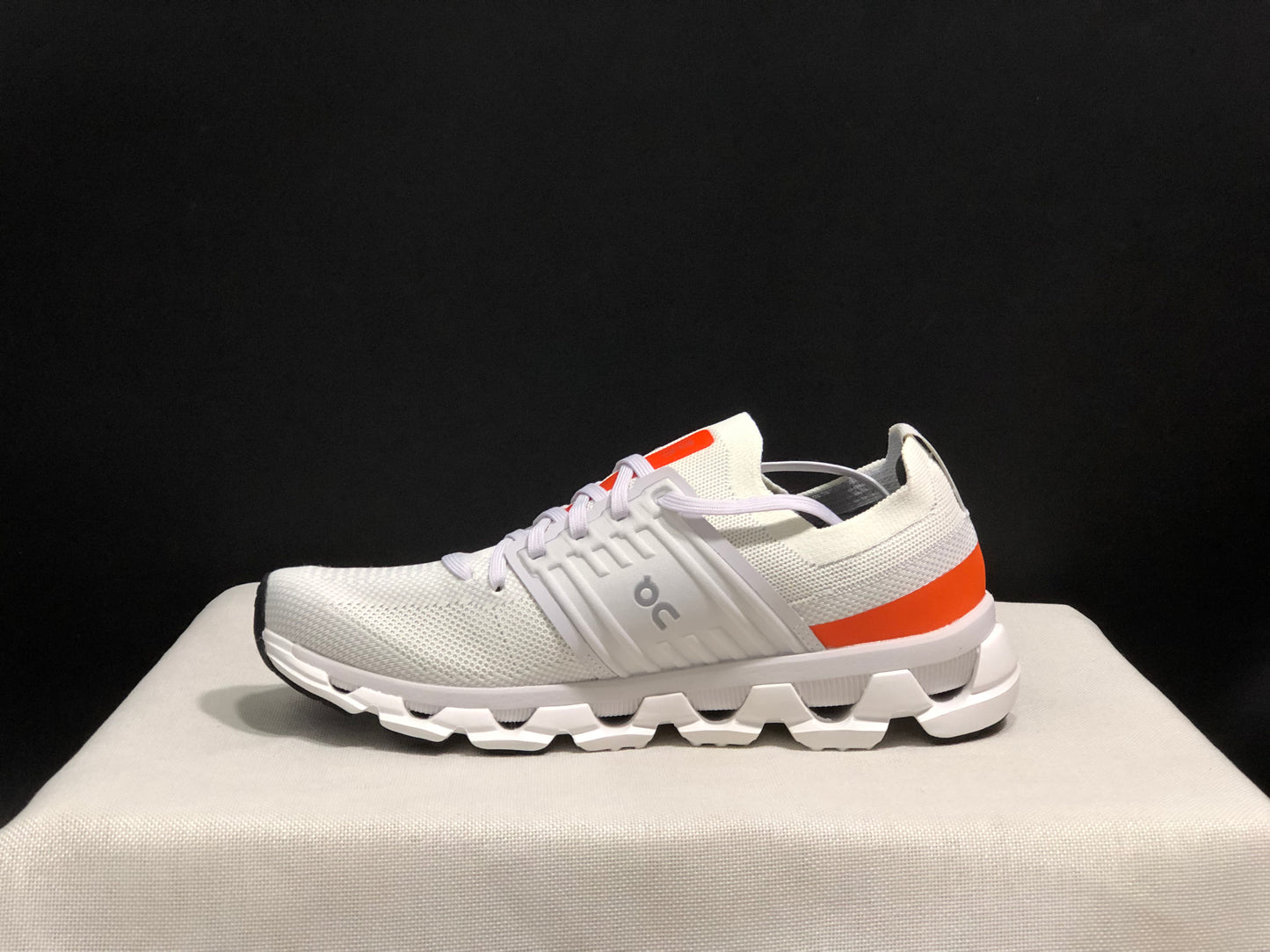 On Running Cloudswift 3 Trendy And Comfortable Running Shoes Ivory/Orange