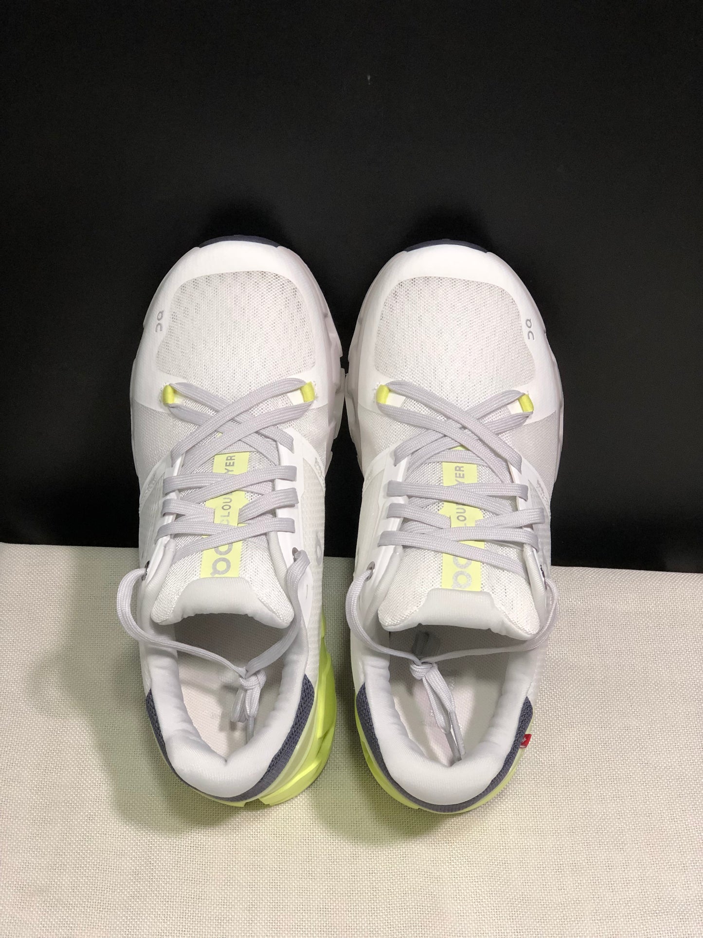 On Running Cloudflow 4 White/Hay Shock-Absorbing And Wear-Resistant Running Shoes