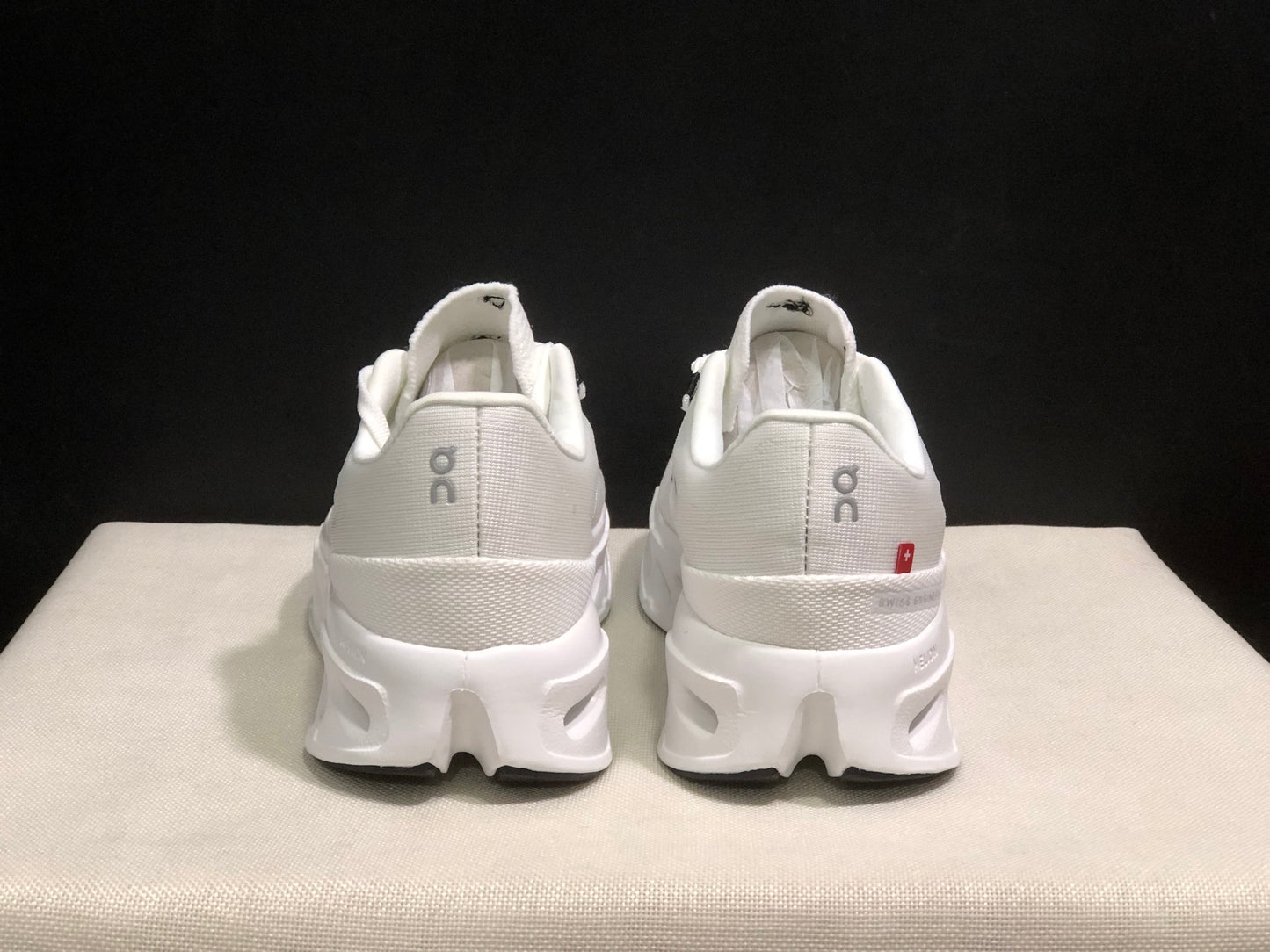 On Running Cloudeclipse Soft And Comfortable Running Shoes White