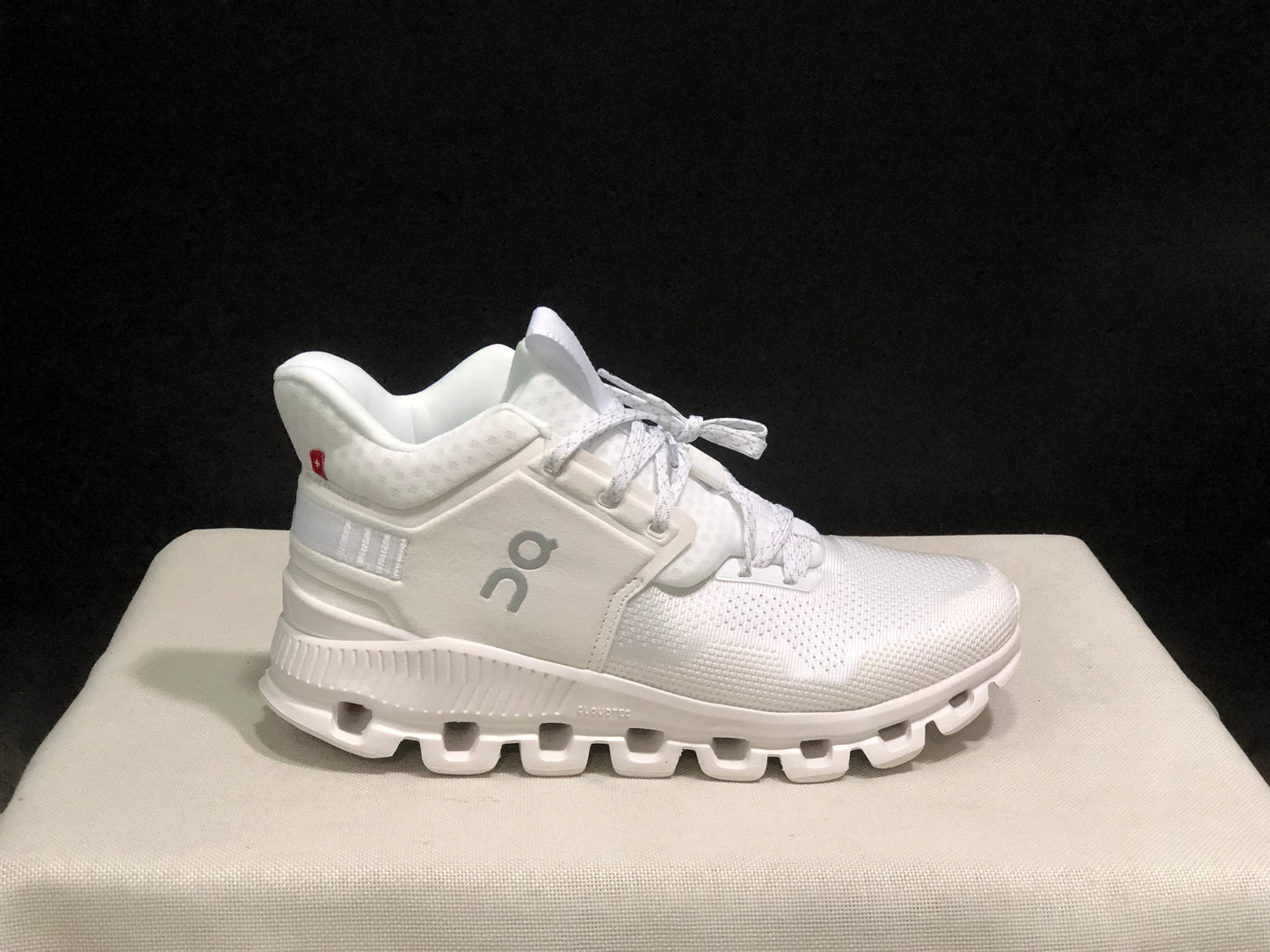 On Running Cloud Hi Edge Outdoor Training Running Shoes All White