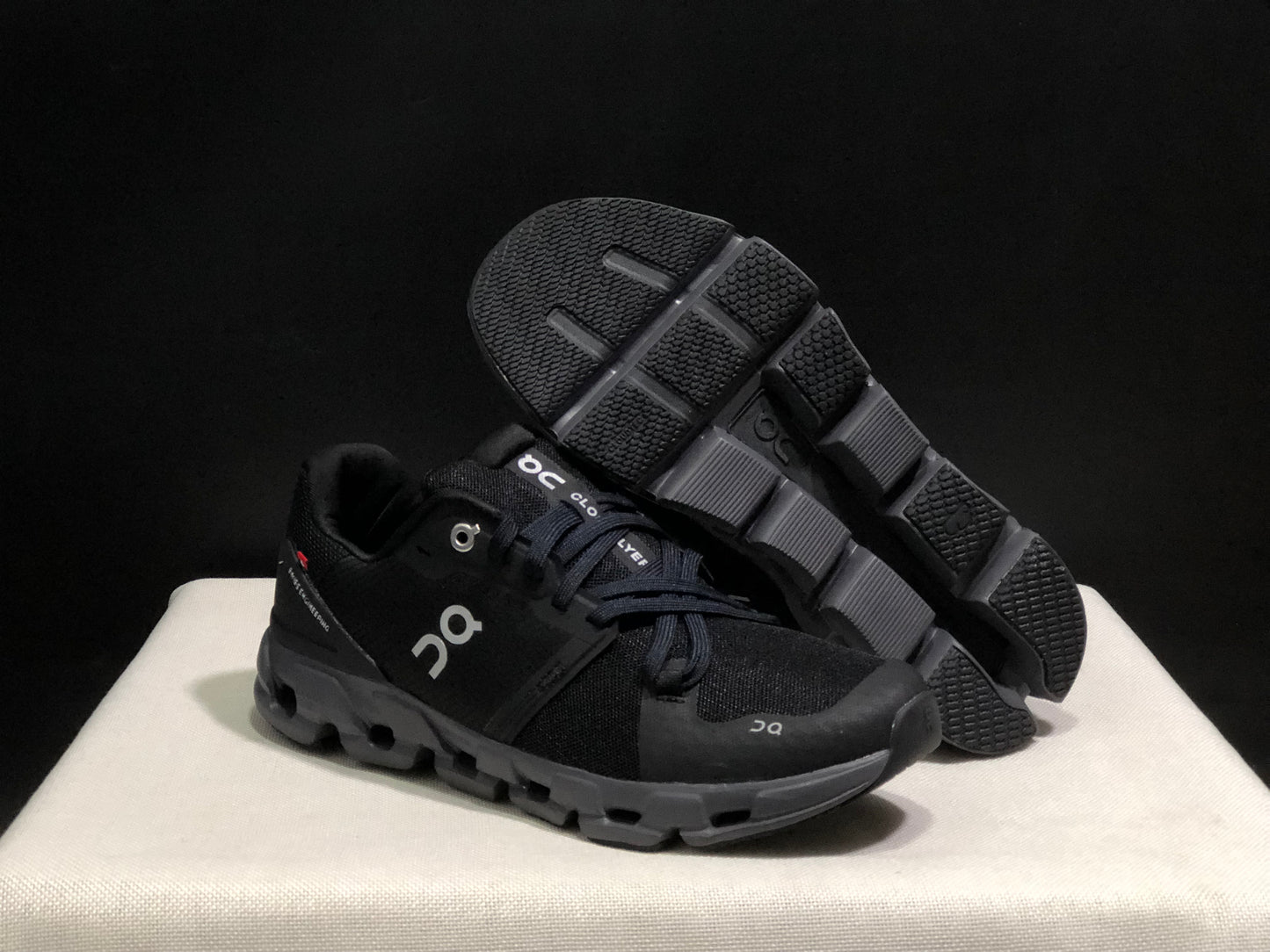 On Running Cloudflow 4 Black Shock-Absorbing And Wear-Resistant Running Shoes