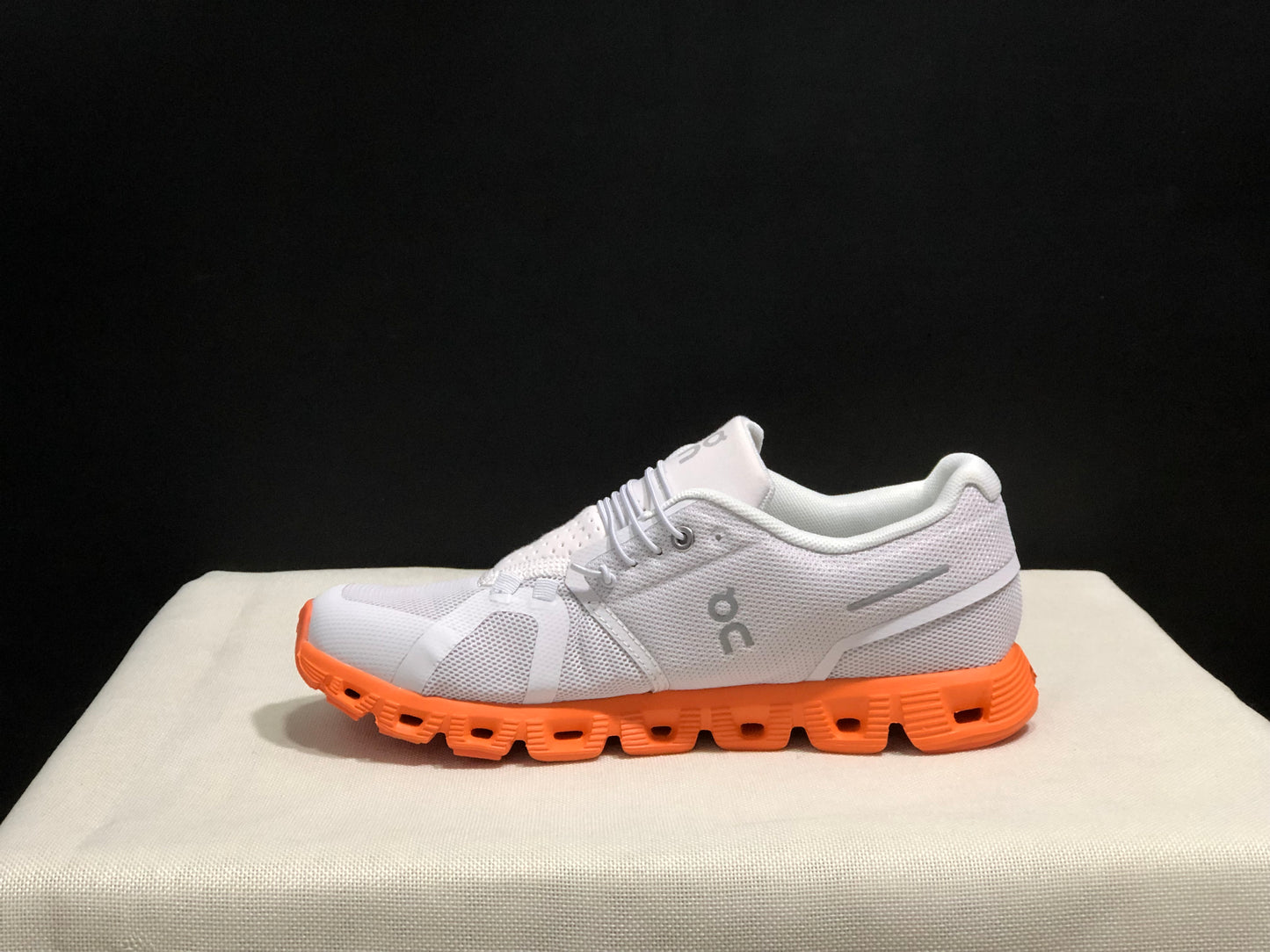 On Running Cloud 5 Lightweight Running Shoes Misty white/Orange