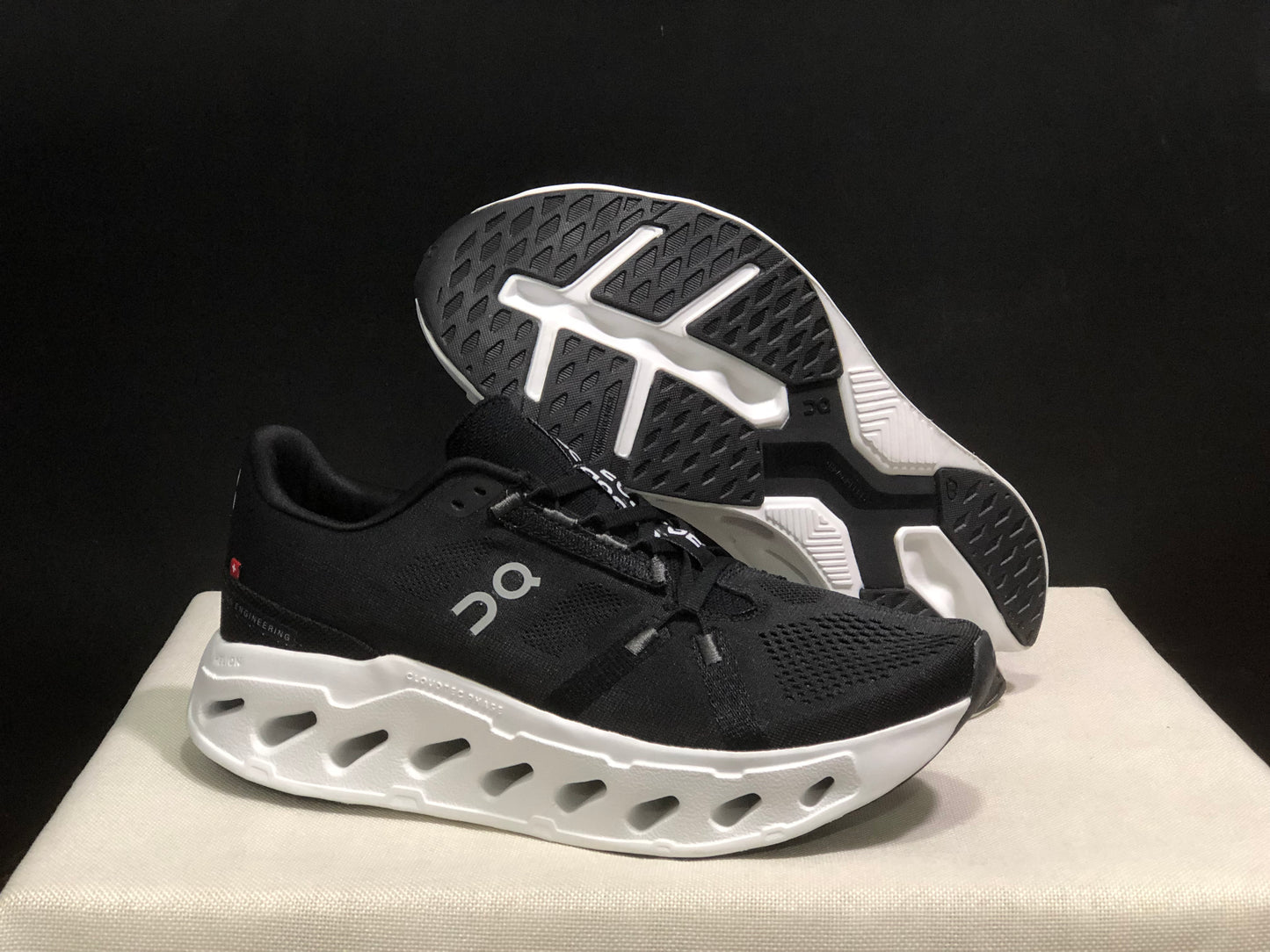 On Running Cloudeclipse Soft And Comfortable Running Shoes Black/White