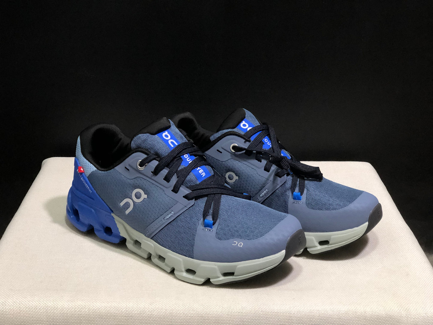 On Running Cloudflow 4 Shock-Absorbing And Wear-Resistant Running Shoes Metal/Lapis
