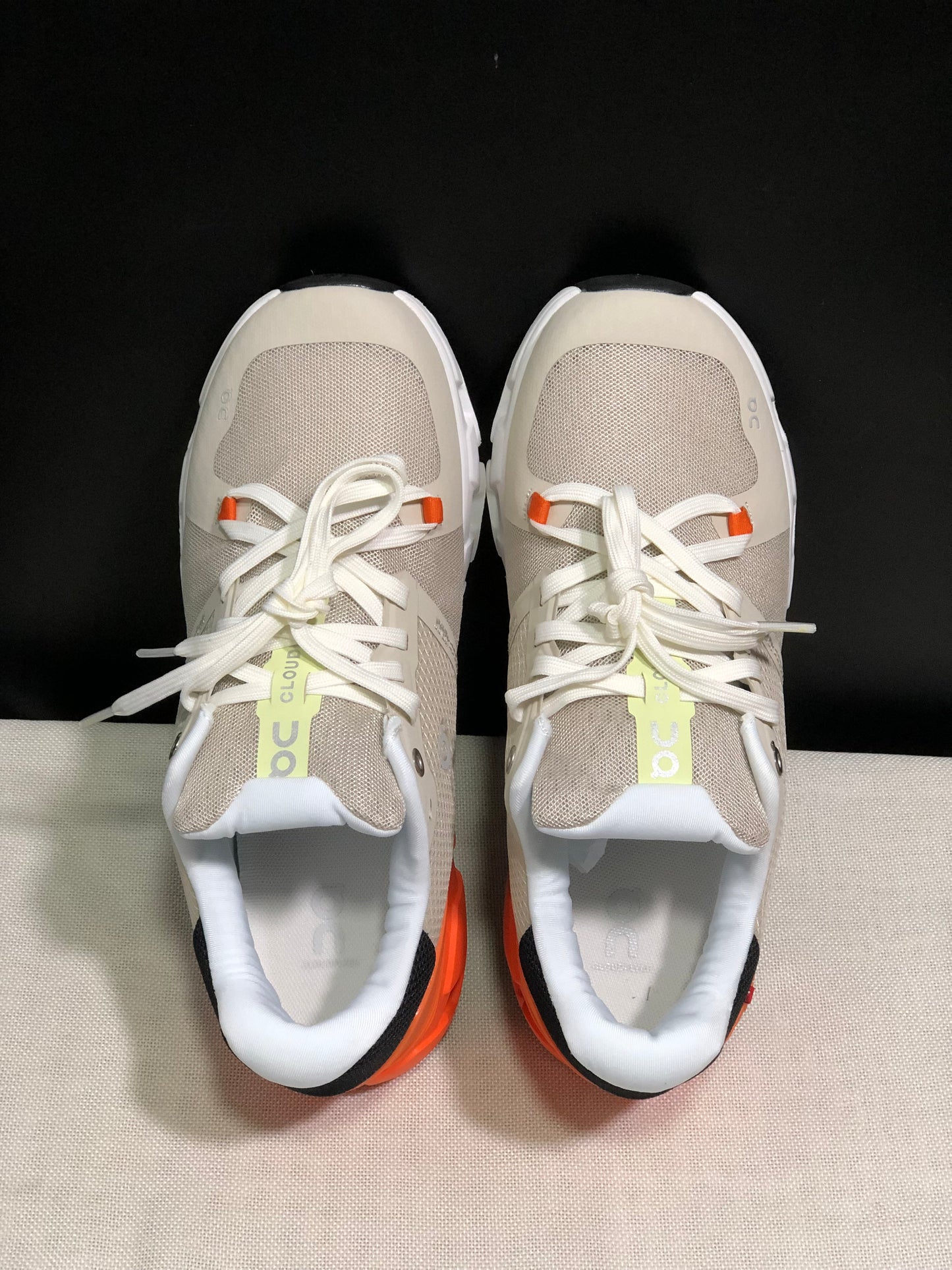 On Running Cloudflow 4 Shock-Absorbing And Wear-Resistant Running Shoes Sand/Flame