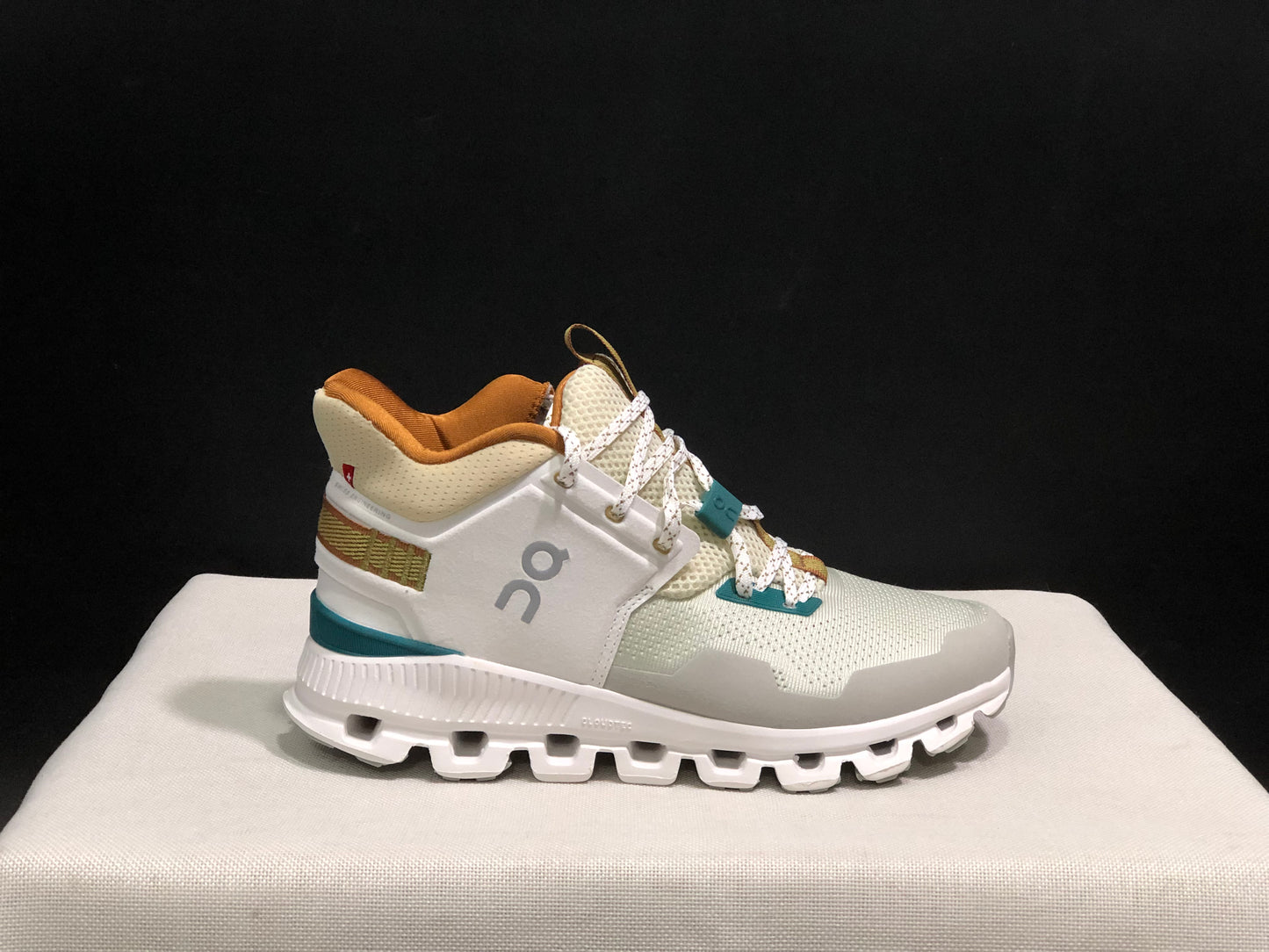 On Running Cloud Hi Edge Outdoor Training Running Shoes Light Grey/Light Brown