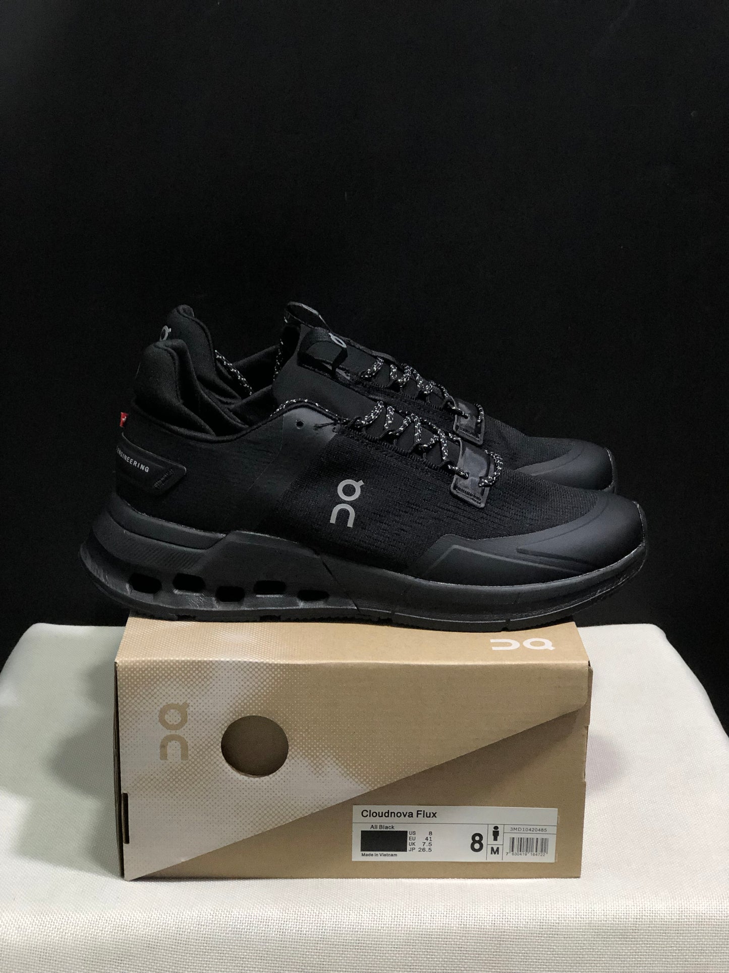 On Running Cloudnova Flux Comfortable Running Shoes All Black