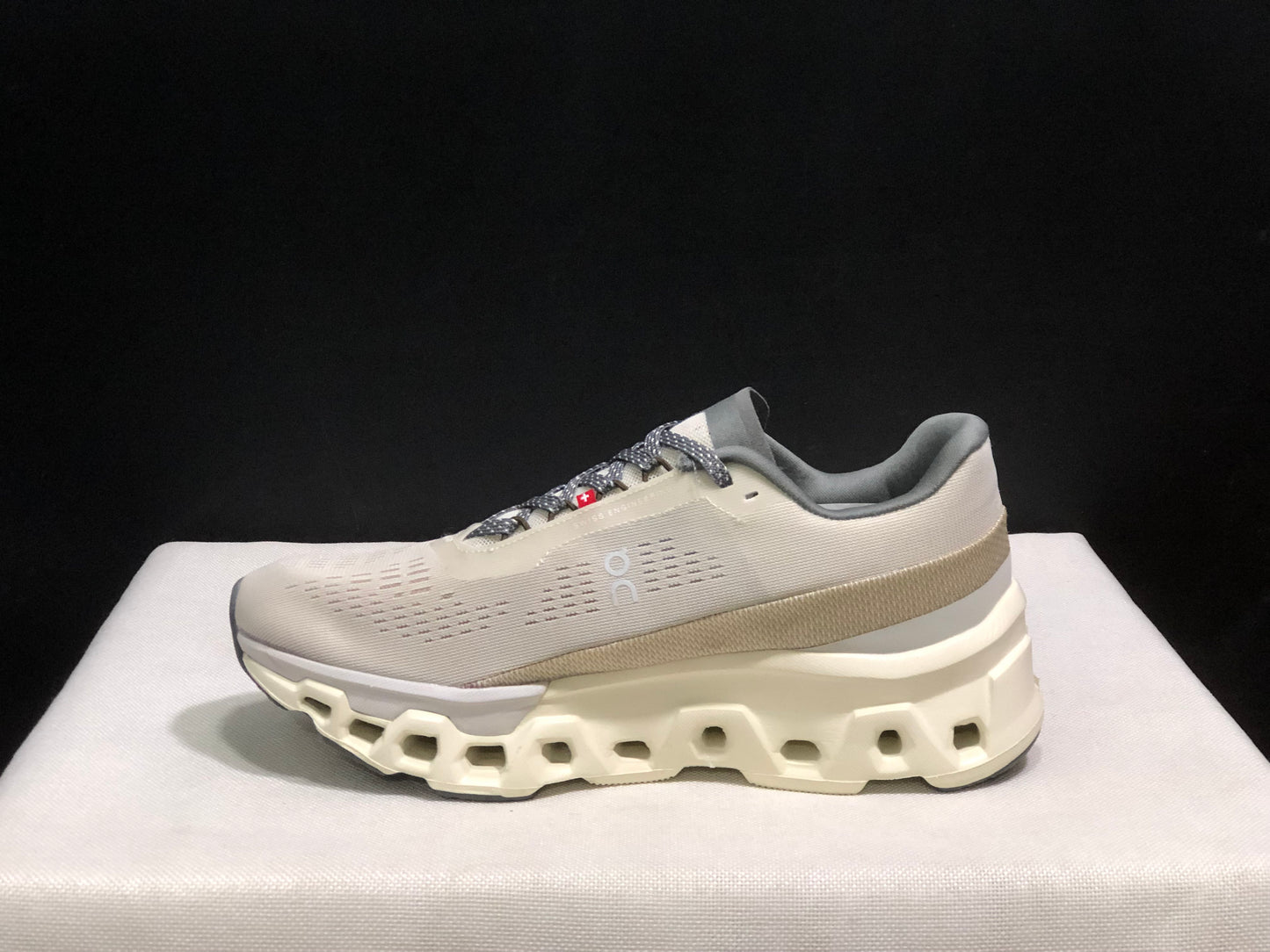 On Running Cloudmonster 2 Shock-Absorbing And Breathable Running Shoes Grey/Light Khaki