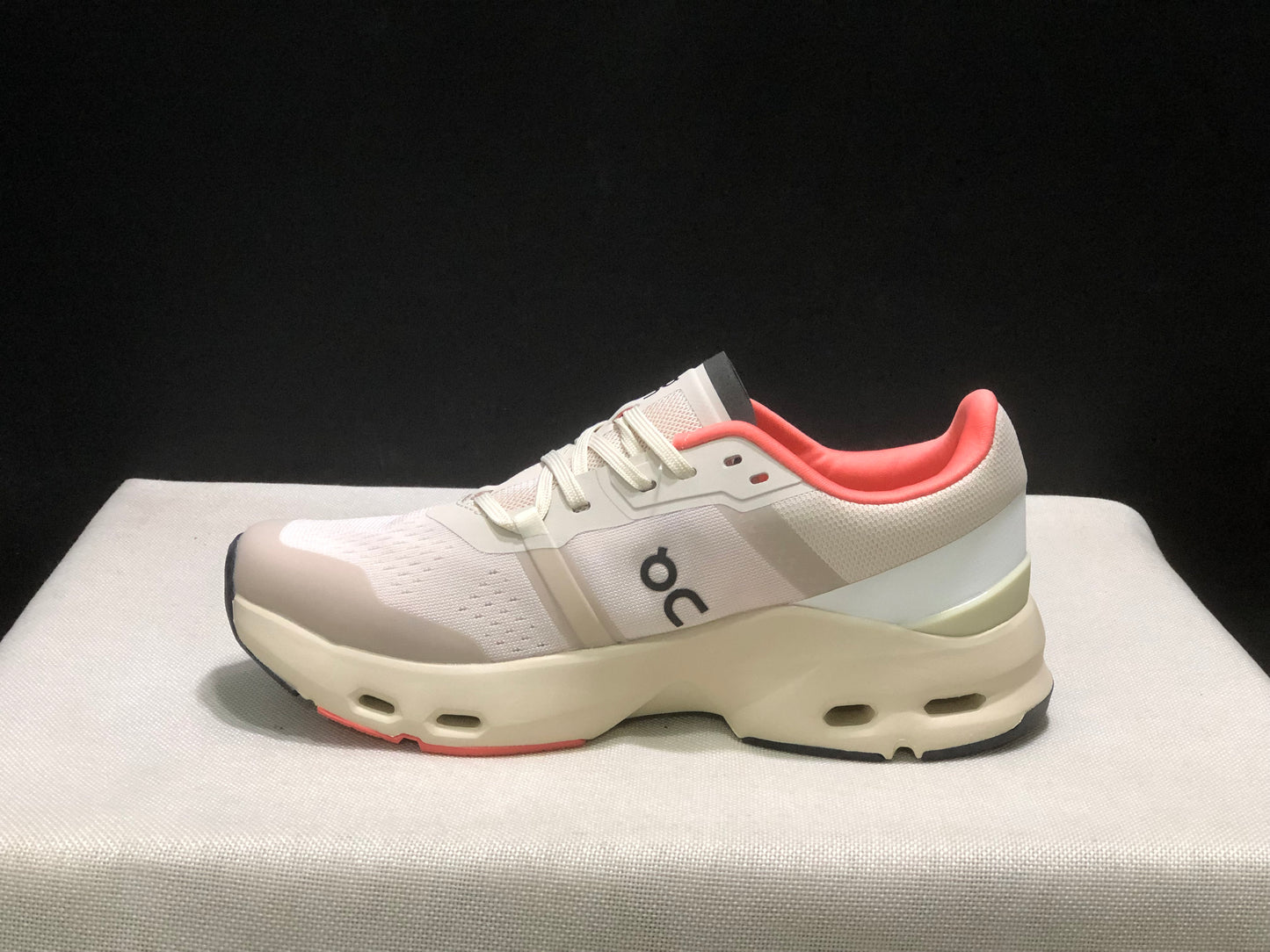 On Running Cloudpulse Comfortable Running Shoes Cream/Orange