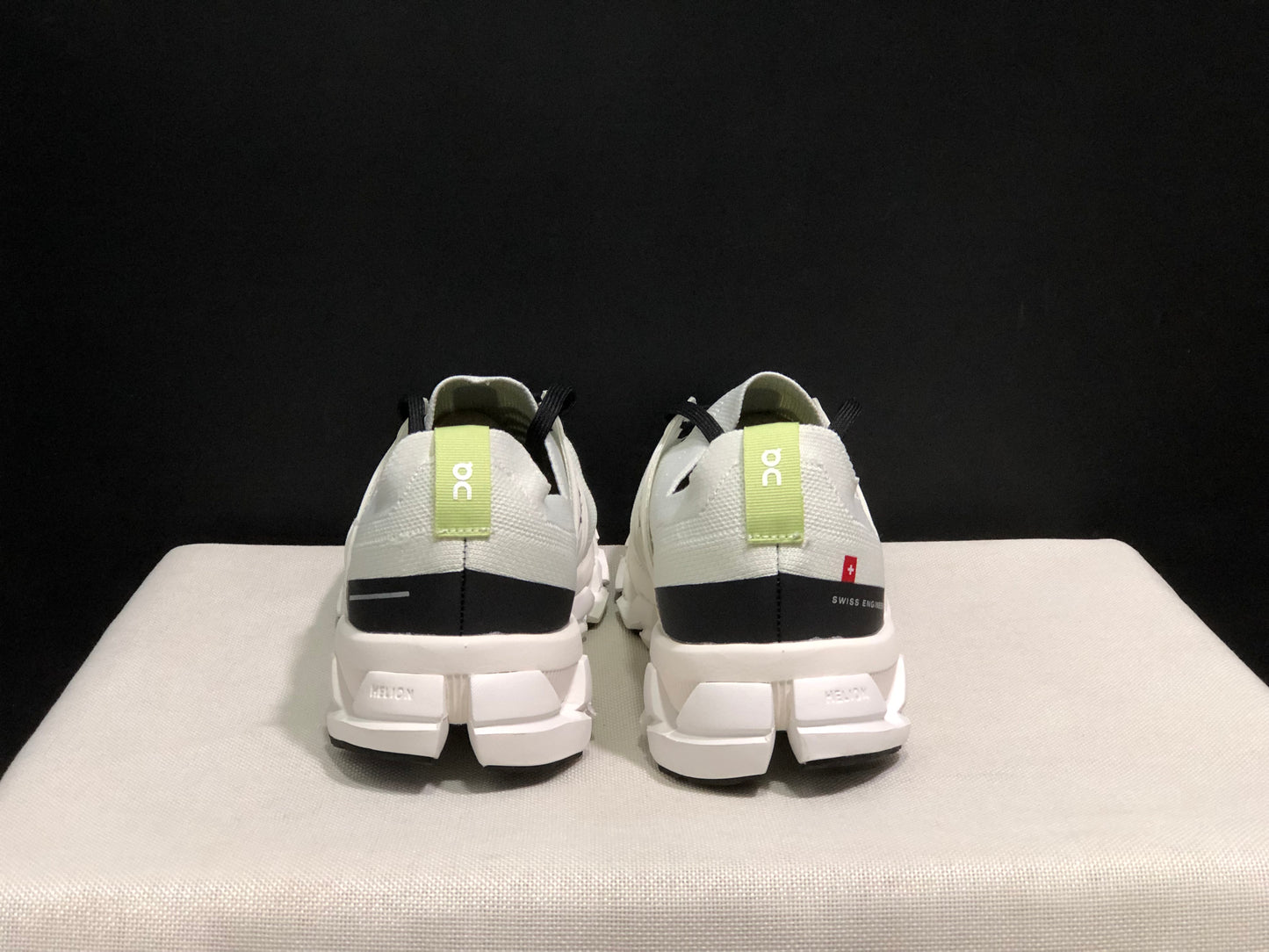 On Running Cloudswift 3 Trendy And Comfortable Running Shoes Black/Ivory
