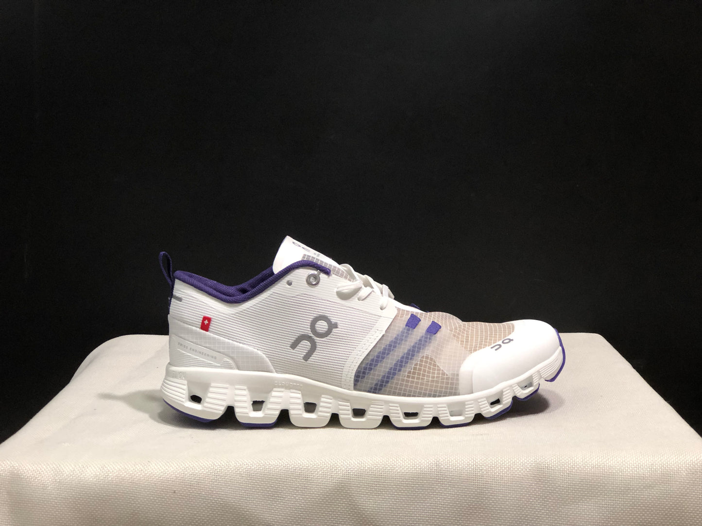 On Running Cloud X Shift Breathable And Shock-Absorbing Lightweight Running Shoes White/Purple