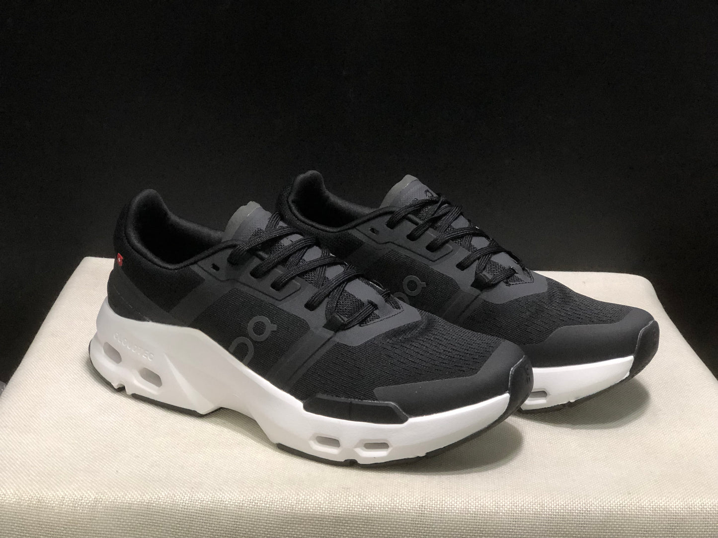On Running Cloudpulse Comfortable Running Shoes Black/White