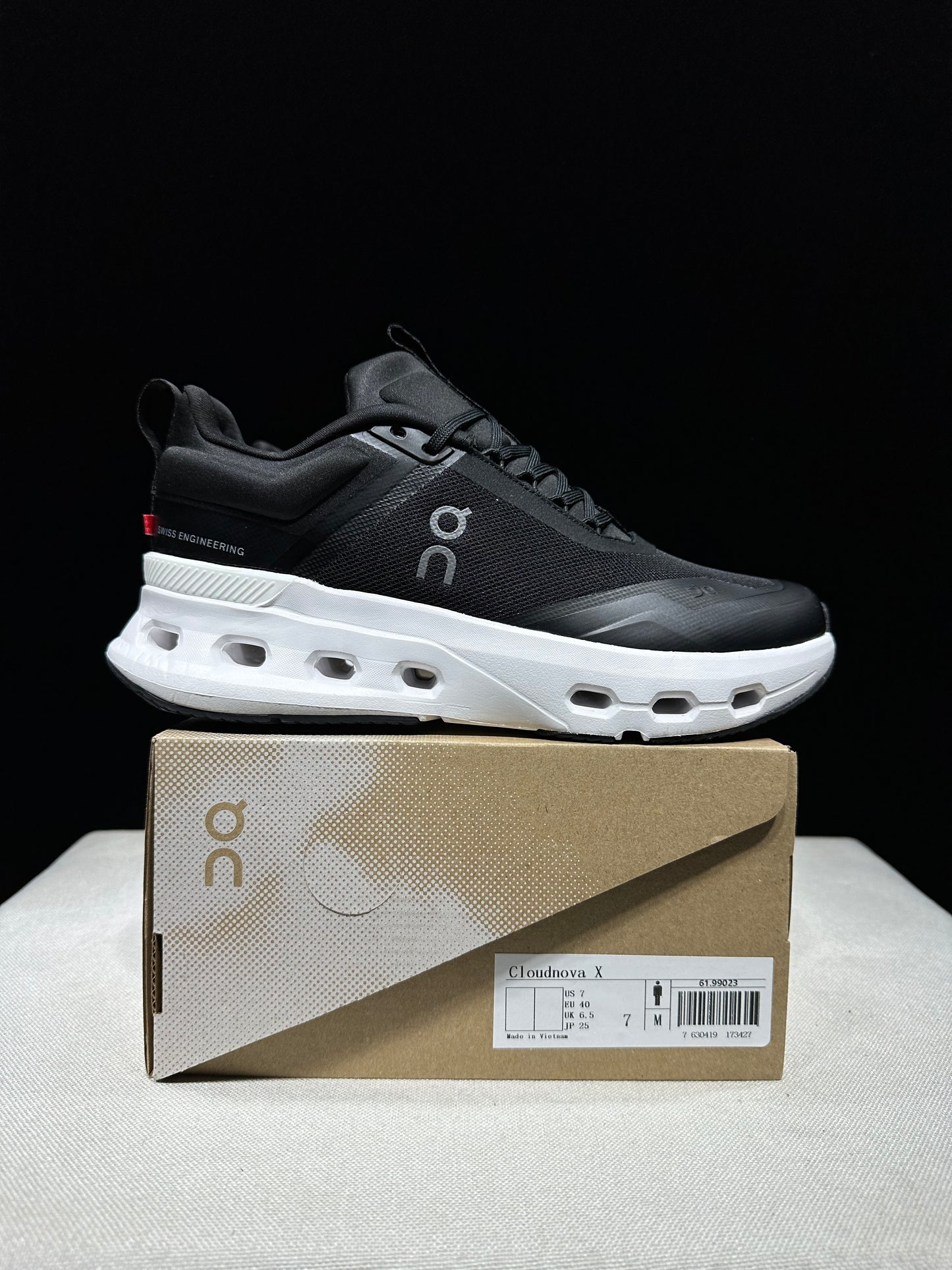 On Running Cloudnova X Comfortable Anti-Slip Running Shoes Black/White