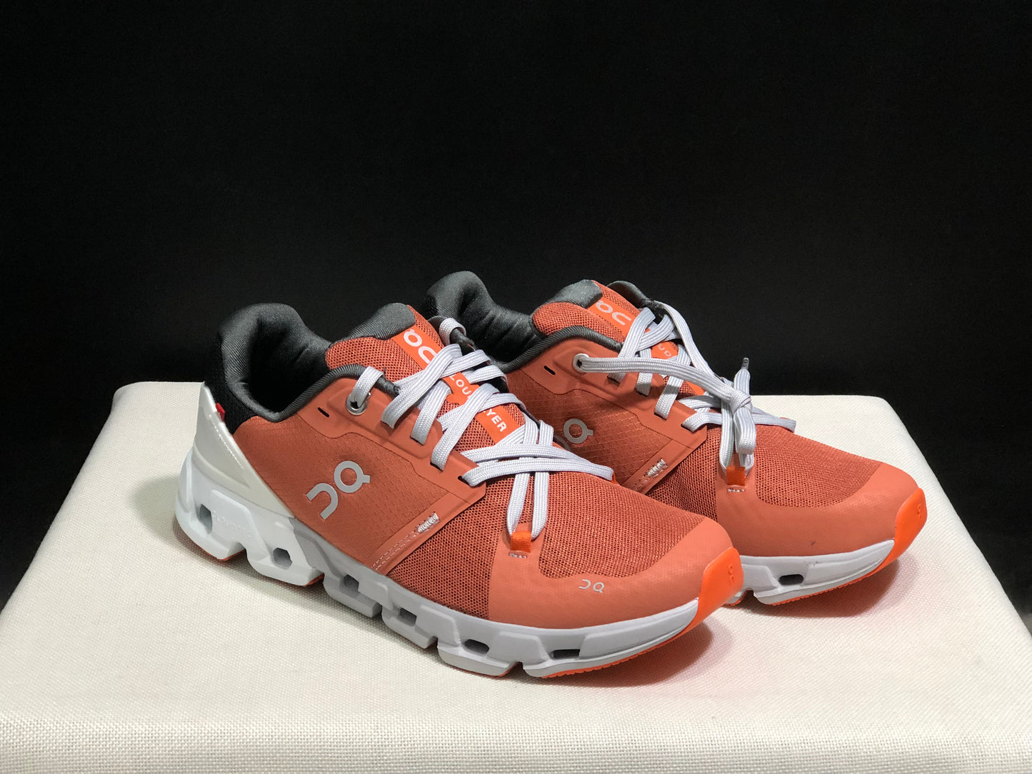 On Running Cloudflow 4 Shock-Absorbing And Wear-Resistant Running Shoes Ginger/White