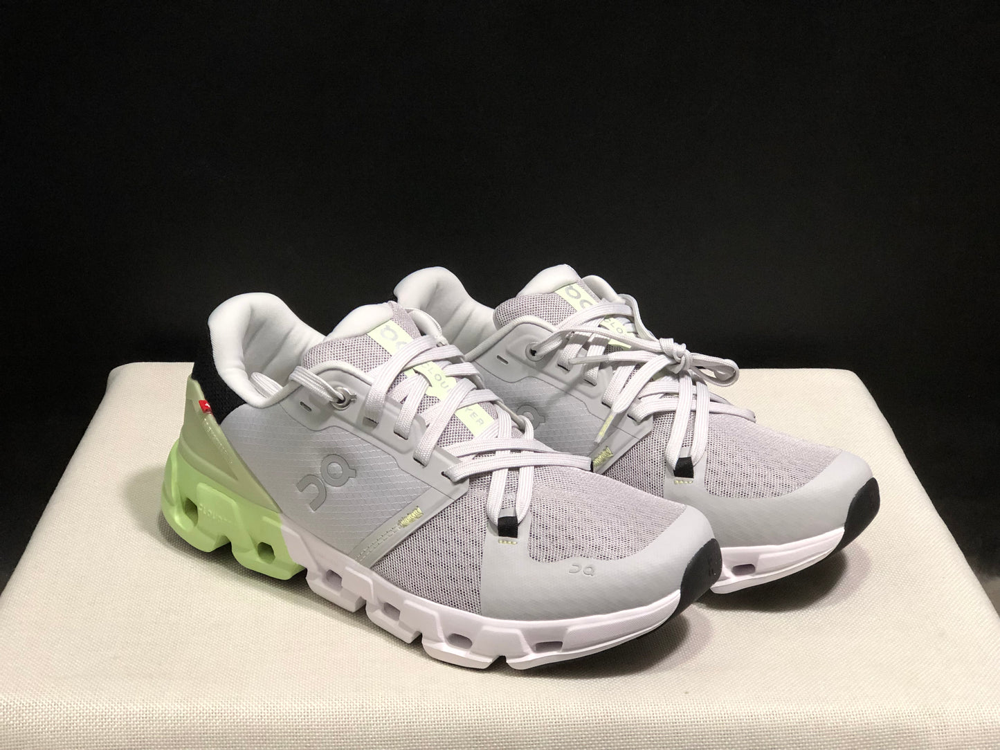 On Running Cloudflow 4 Shock-Absorbing And Wear-Resistant Running Shoes Glacler/Meadow