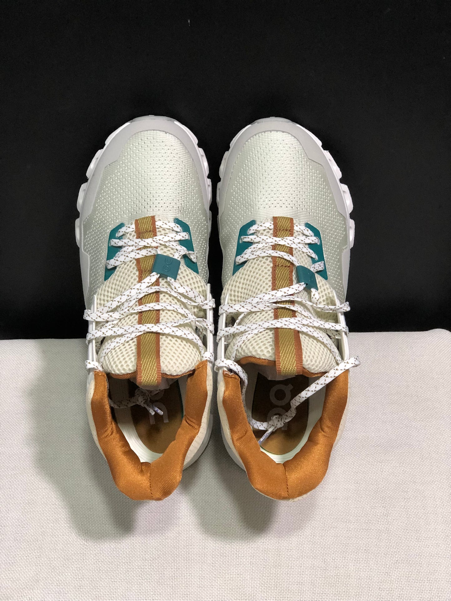 On Running Cloud Hi Edge Outdoor Training Running Shoes Light Grey/Light Brown