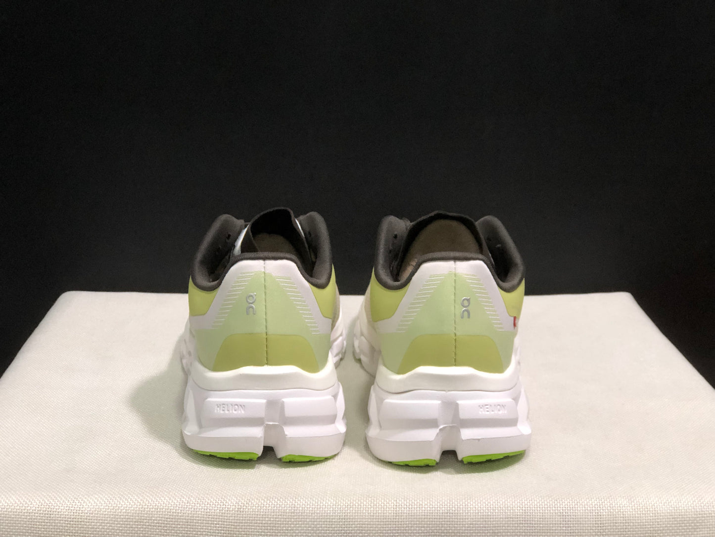 On Running Cloudflow 4 Shock-Absorbing And Wear-Resistant Running Shoes Zest/Frost