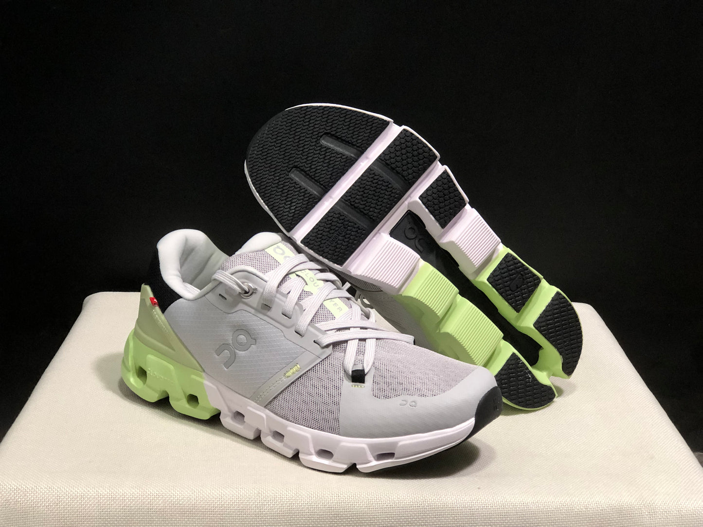 On Running Cloudflow 4 Shock-Absorbing And Wear-Resistant Running Shoes Glacler/Meadow