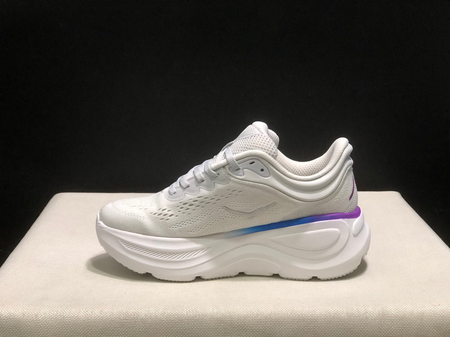 Hoka One One Bondi 9 Comfortable Low-top Running Shoes White Sneakers