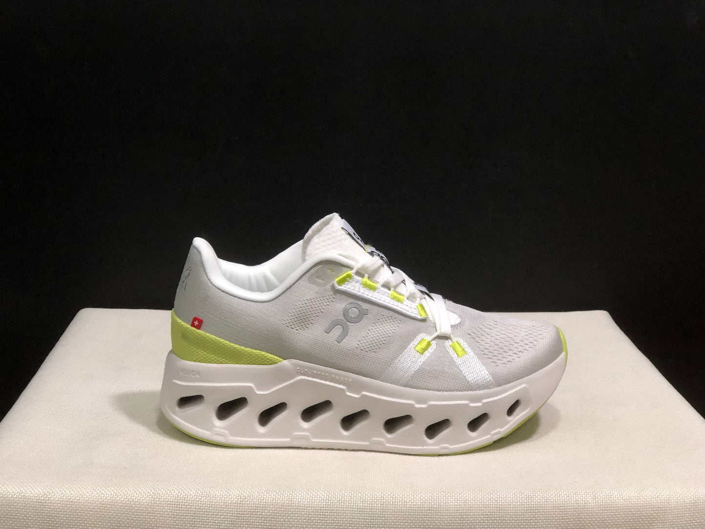 On Running Cloudeclipse Soft And Comfortable Running Shoes White/Sand
