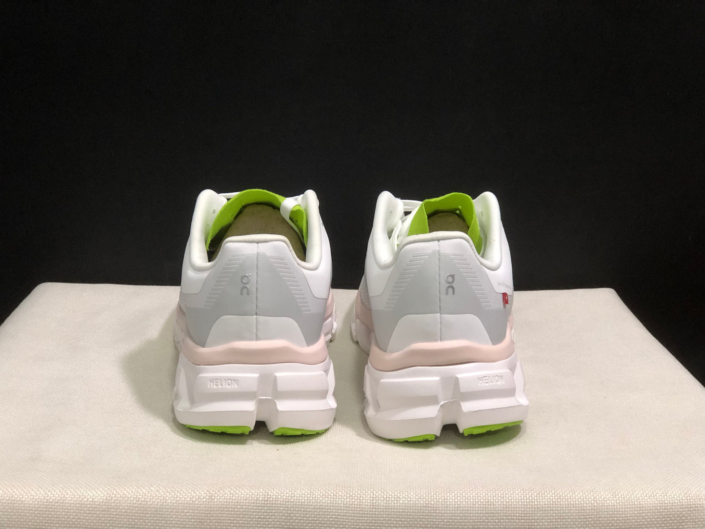 On Running Cloudflow 4 Shock-Absorbing And Wear-Resistant Running Shoes White/Sand