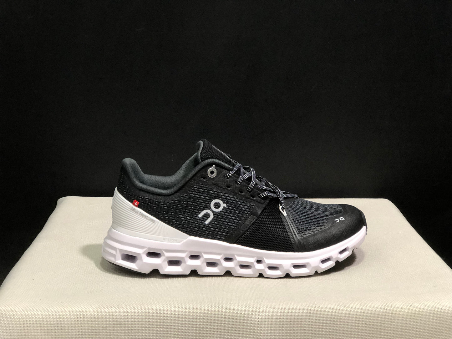 On Running Cloudstratus Shock-Absorbing And Breathable Running Shoes Black/White