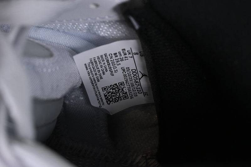 Nike Air Jordan 5 Retro Metallic SilverI White Sneakers