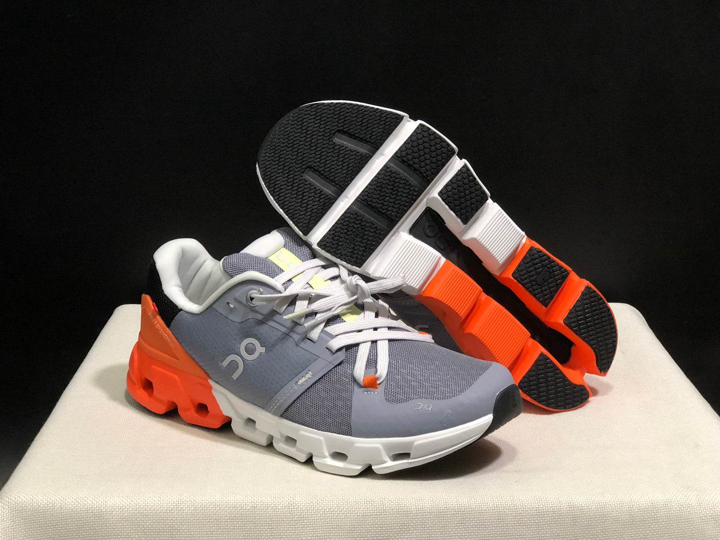 On Running Cloudflow 4 Shock-Absorbing And Wear-Resistant Running Shoes Fossil/Flame