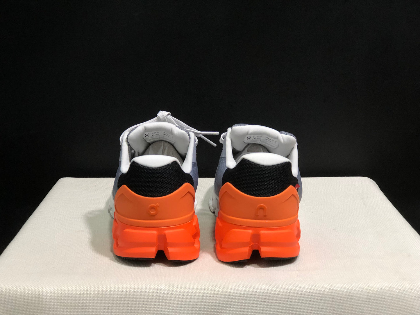 On Running Cloudflow 4 Shock-Absorbing And Wear-Resistant Running Shoes Fossil/Flame