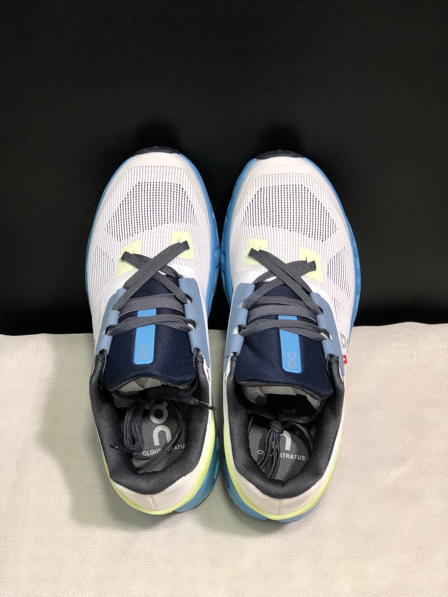 On Running Cloudstratus Breathable Support Running Shoes Frost/Niagara